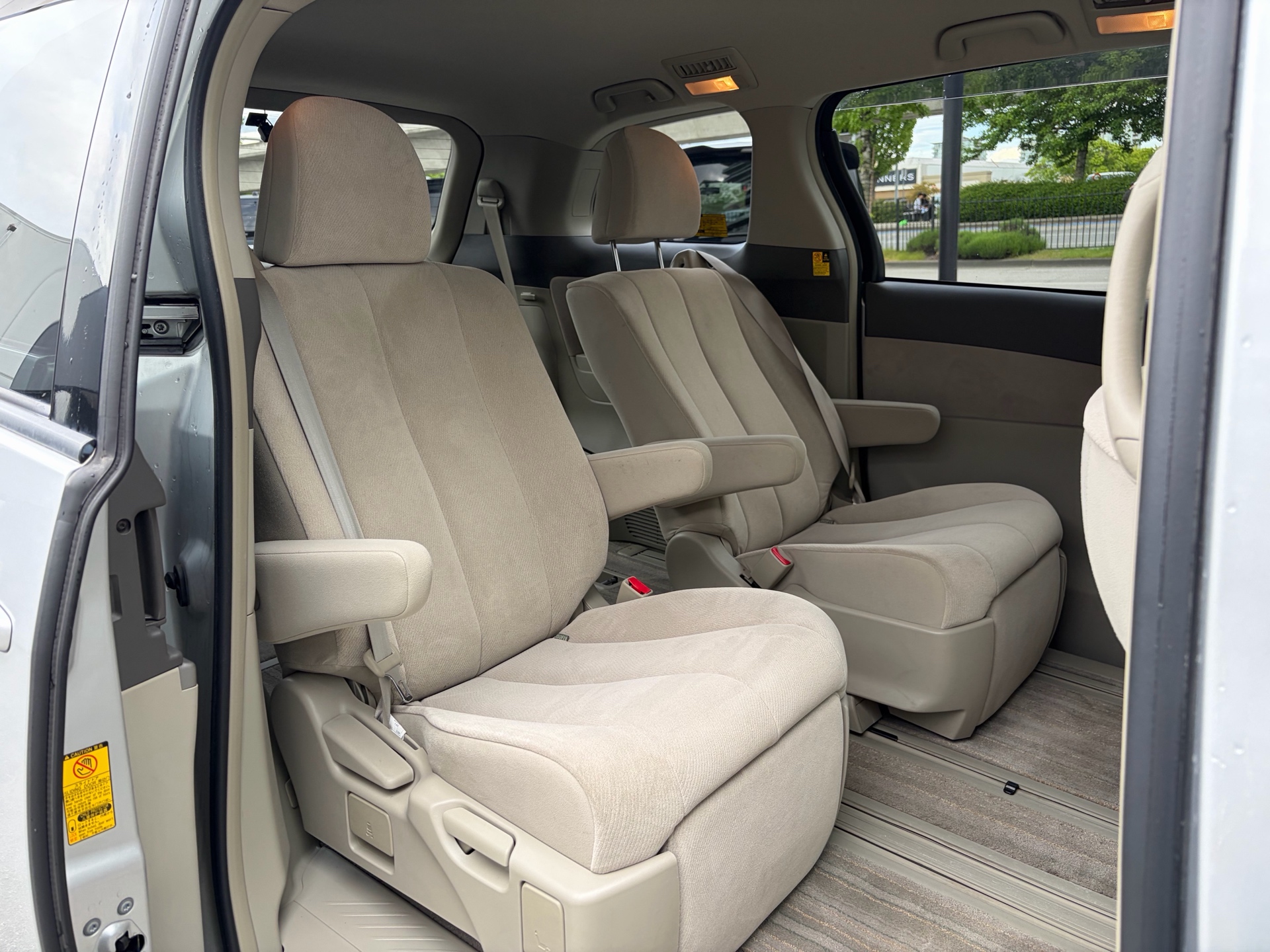 Vehicle photo 17