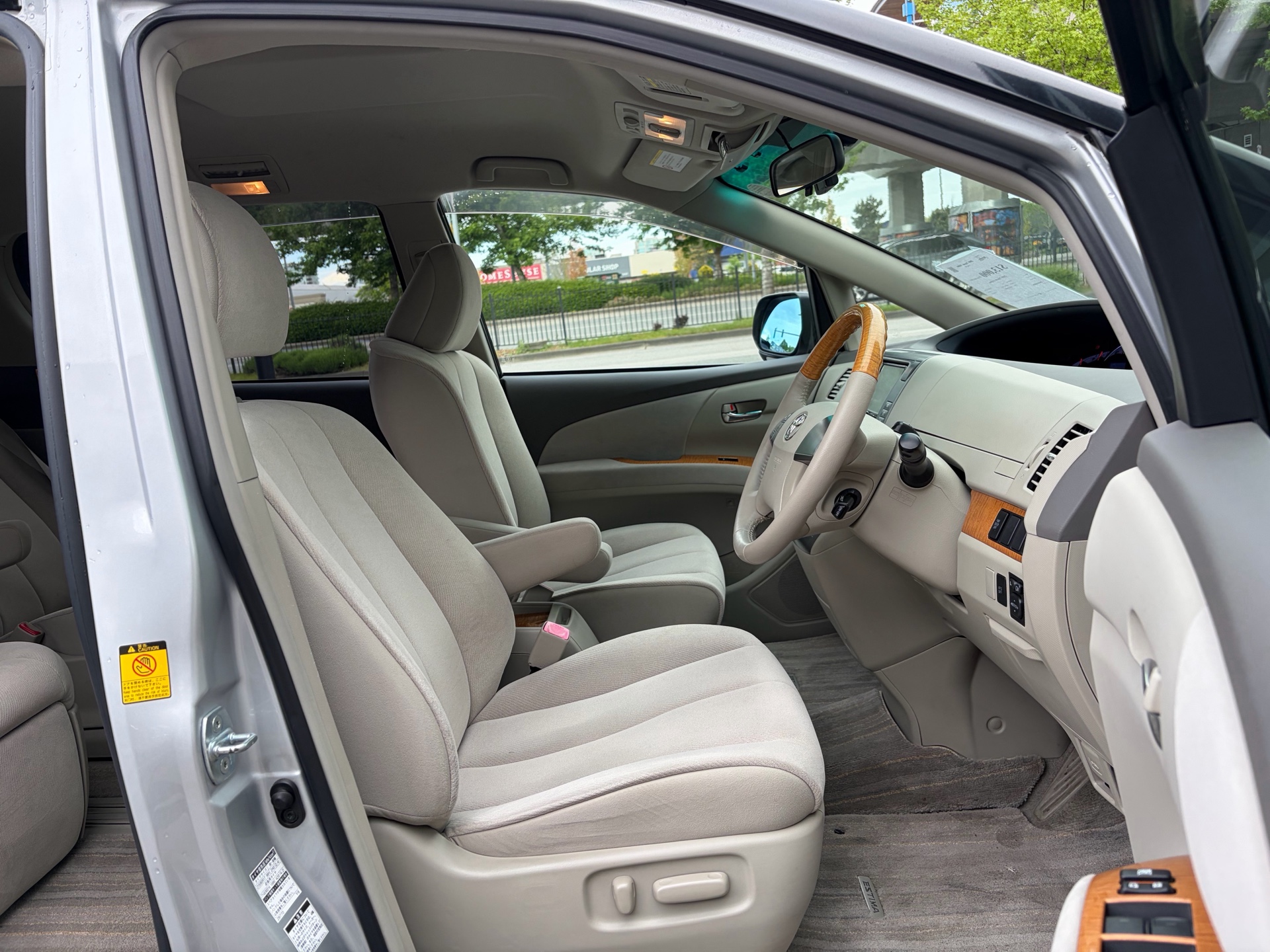 Vehicle photo 16