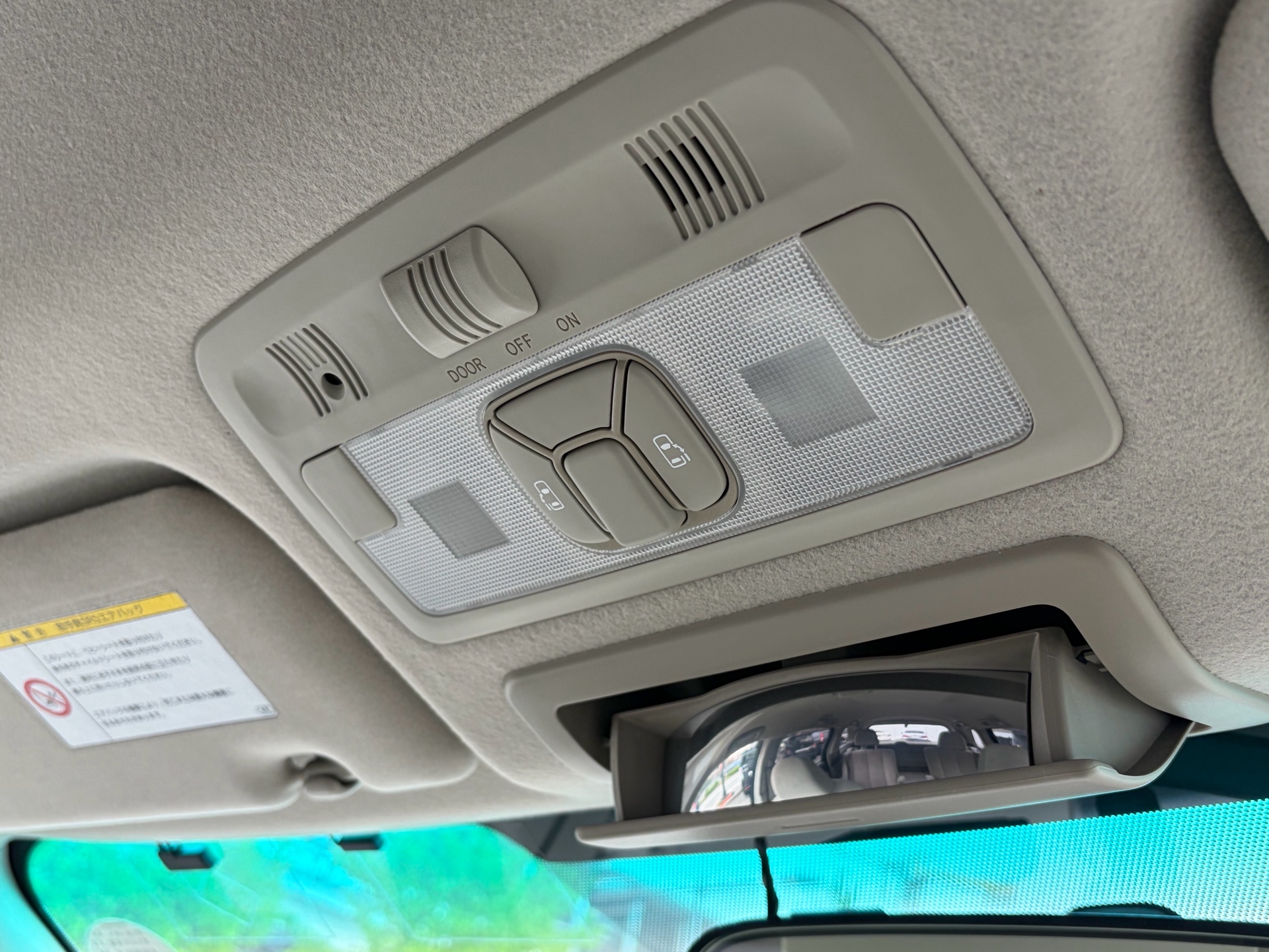 Vehicle photo 12