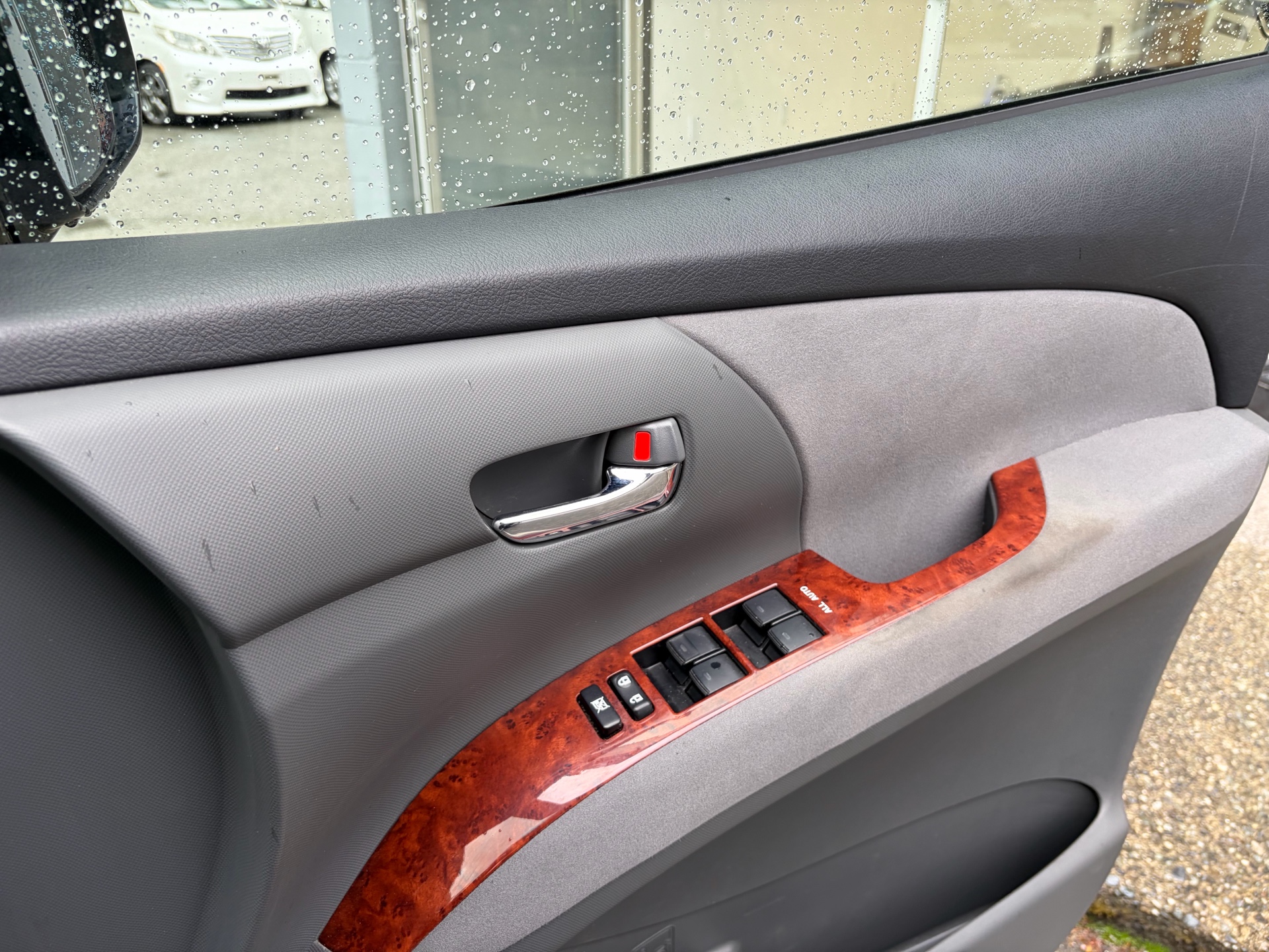 Vehicle photo 12