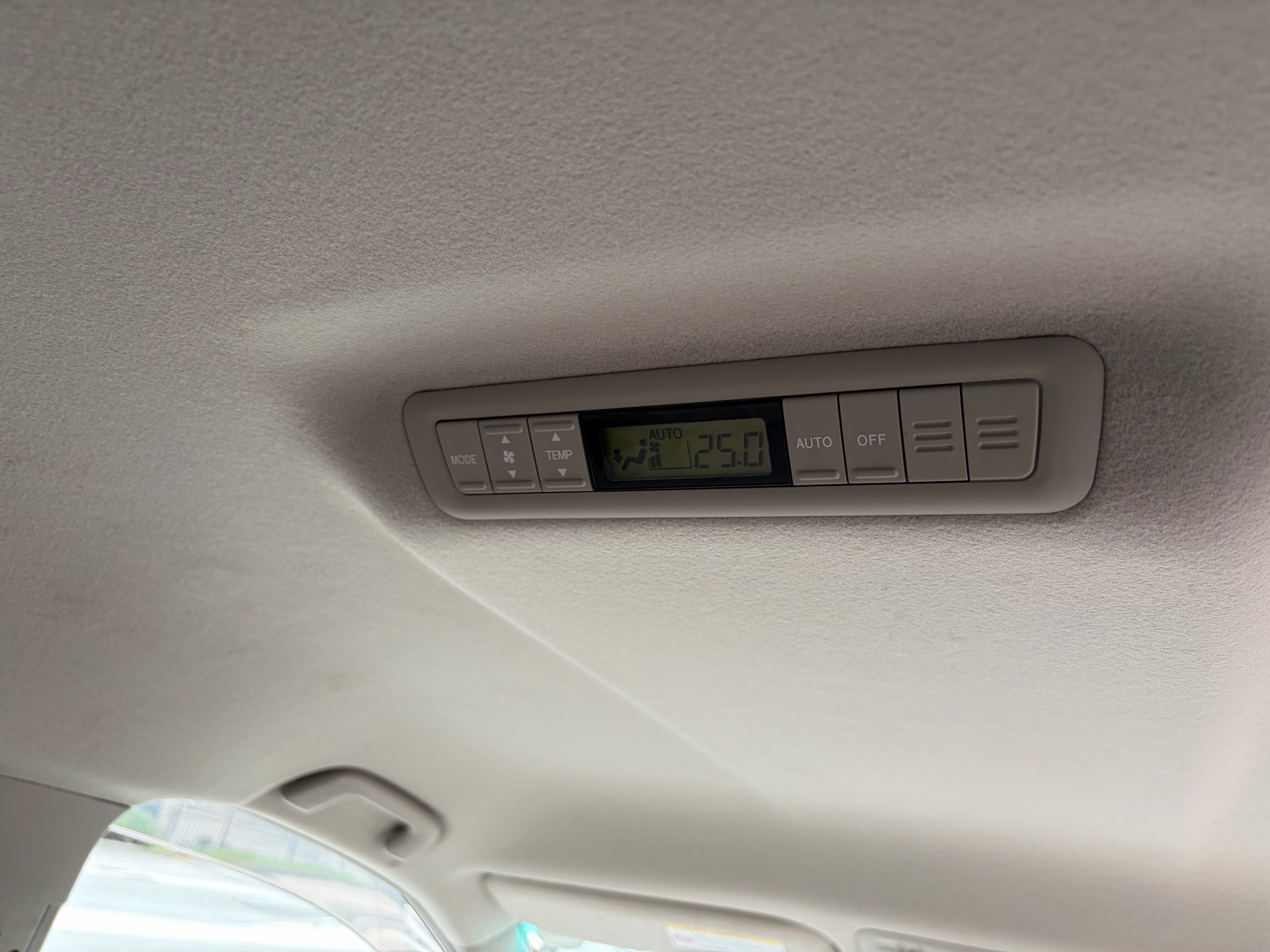 Vehicle photo 18