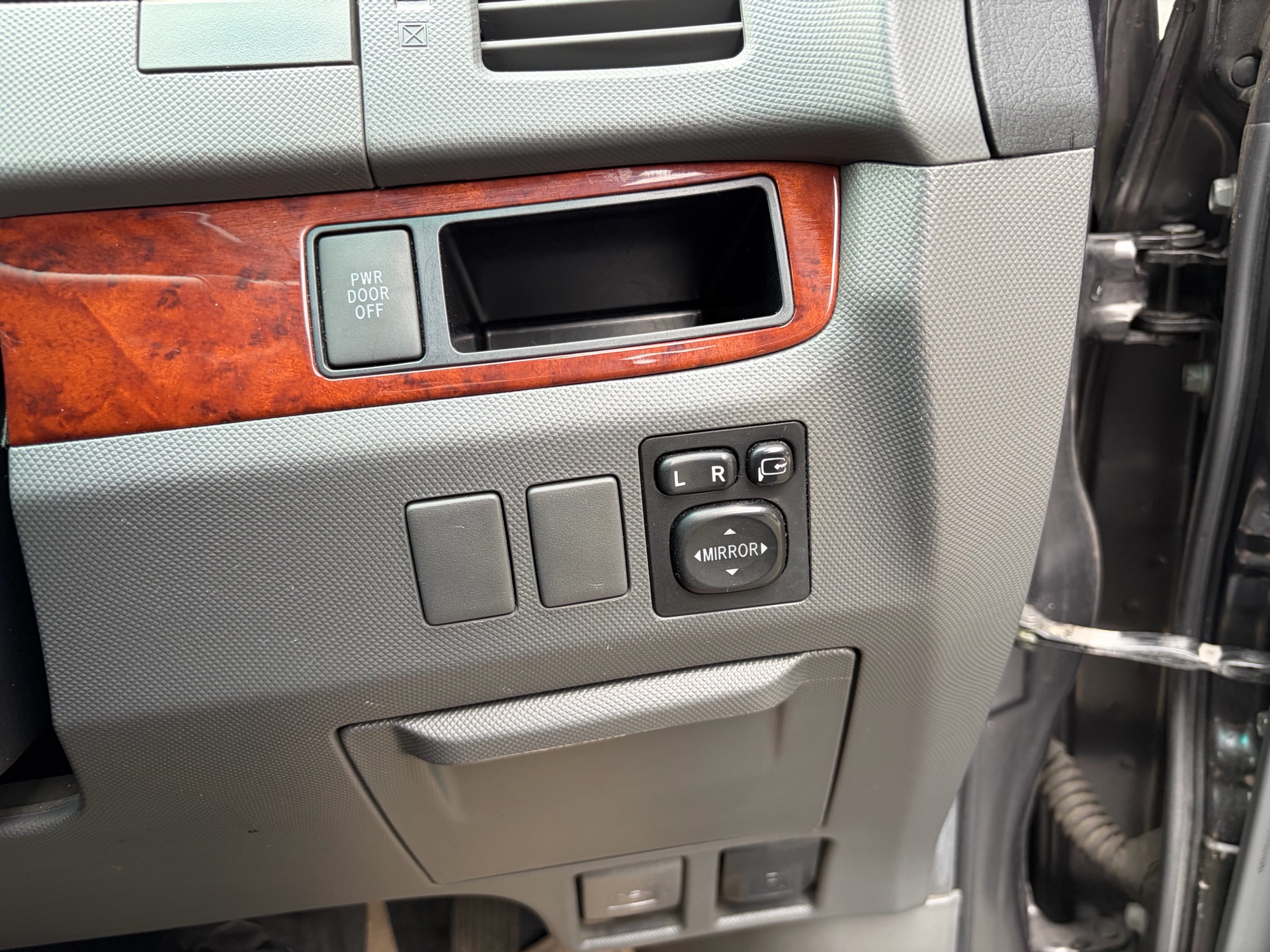 Vehicle photo 11