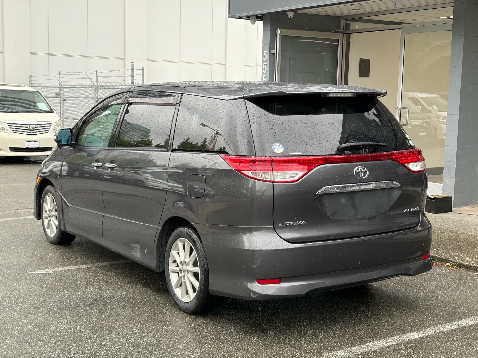 Vehicle photo 4