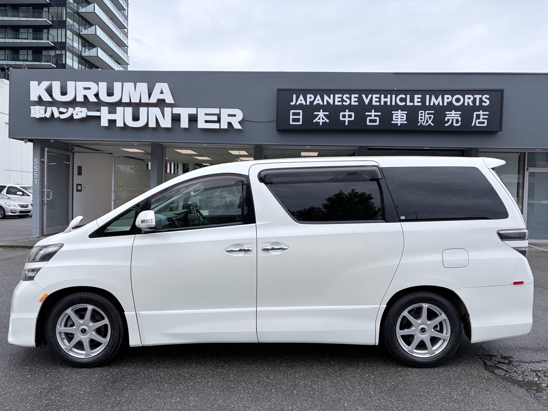 Vehicle photo 4