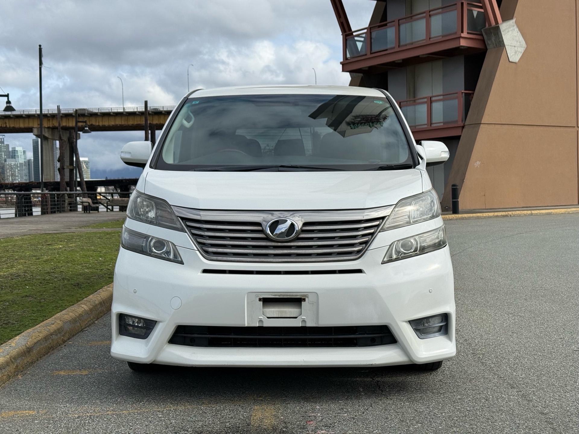 Vehicle photo 2