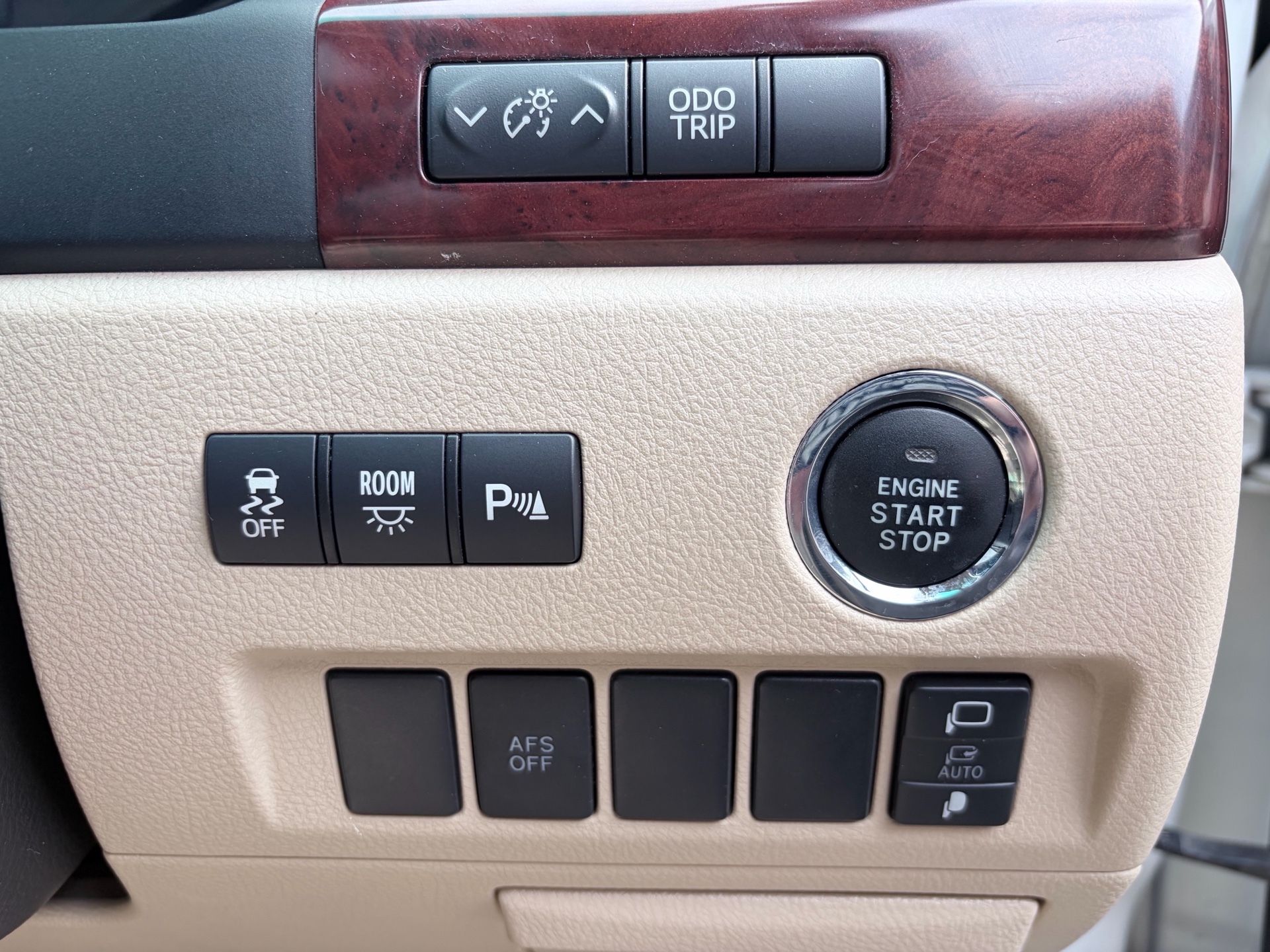 Vehicle photo 12