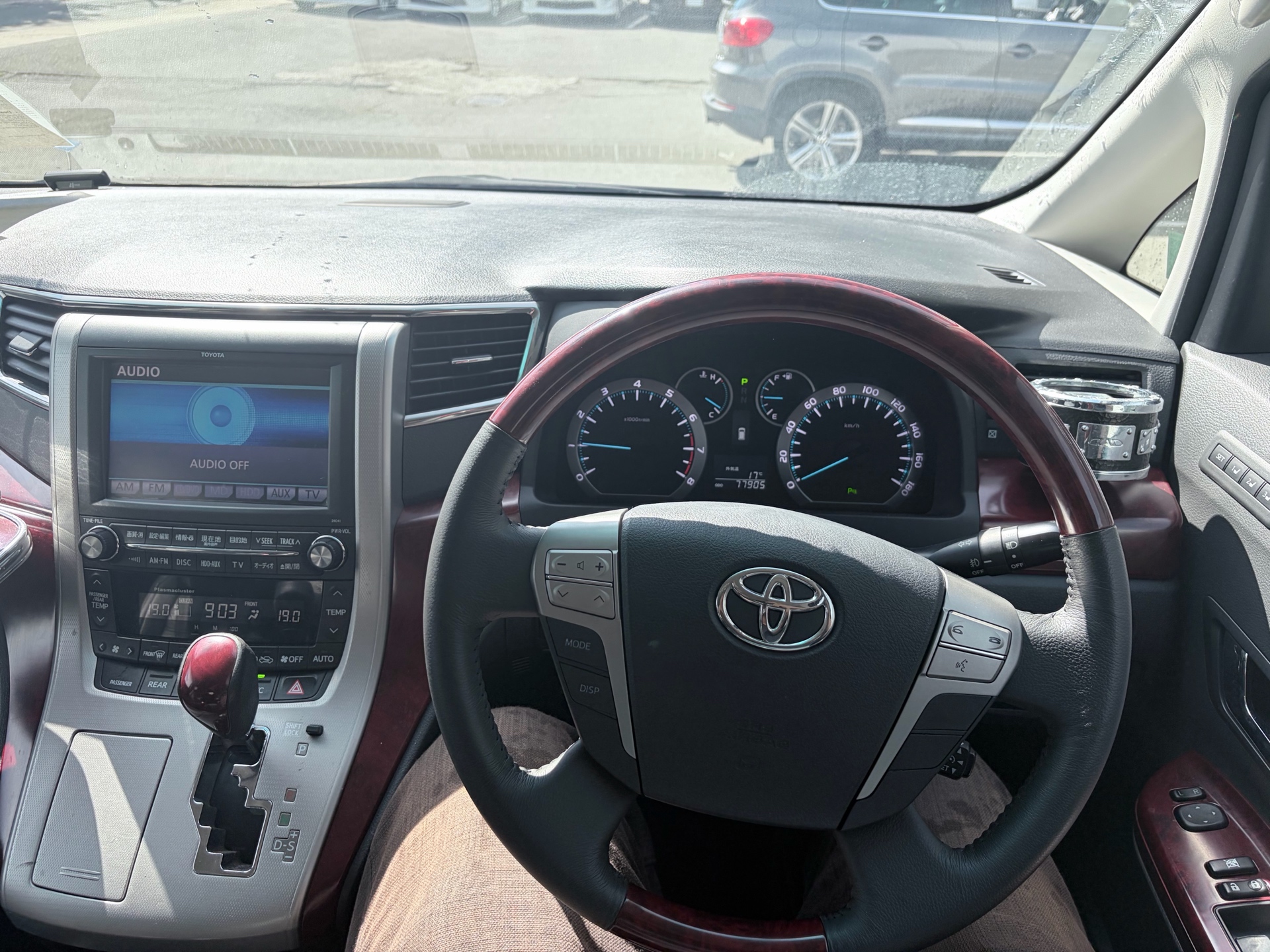 Vehicle photo 9
