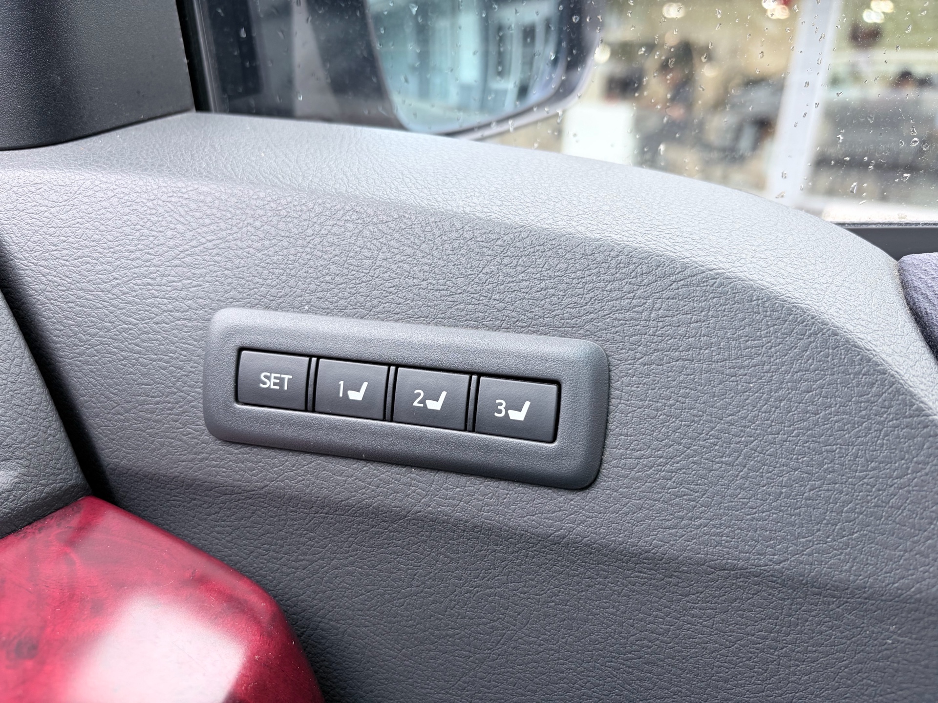 Vehicle photo 11