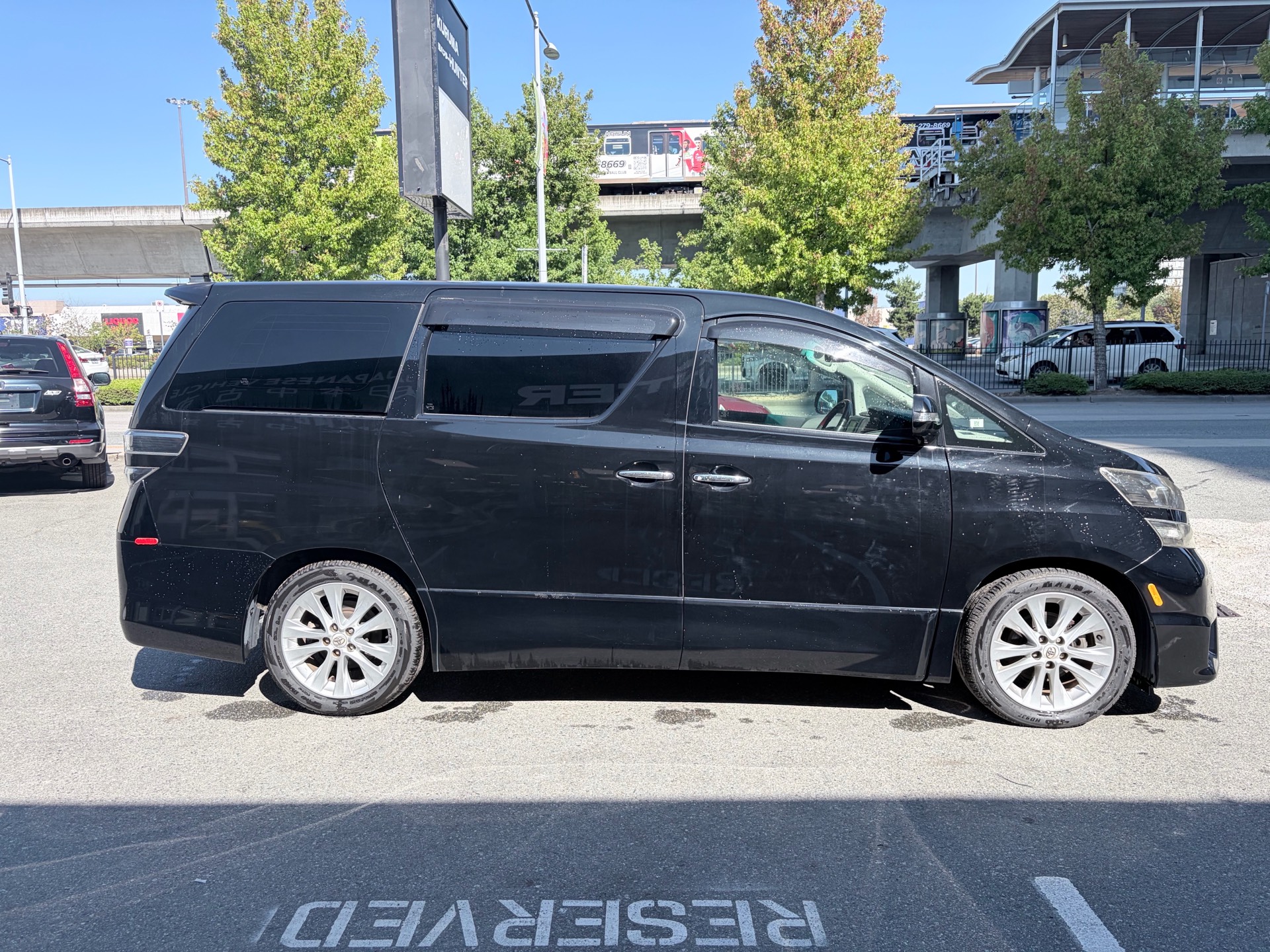 Vehicle photo 8