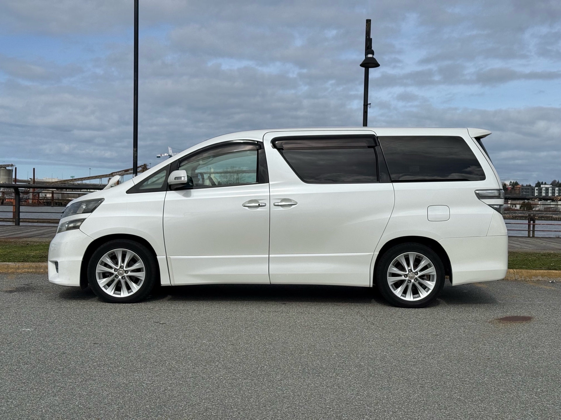 Vehicle photo 3