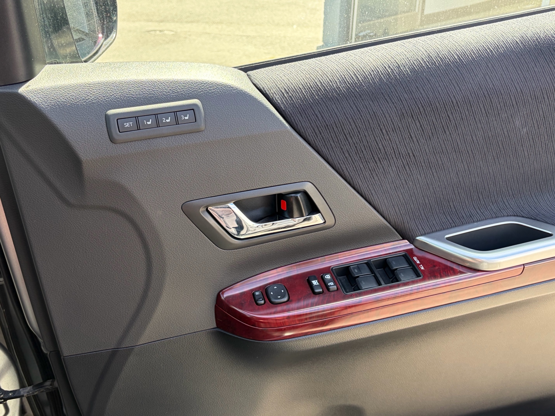 Vehicle photo 11
