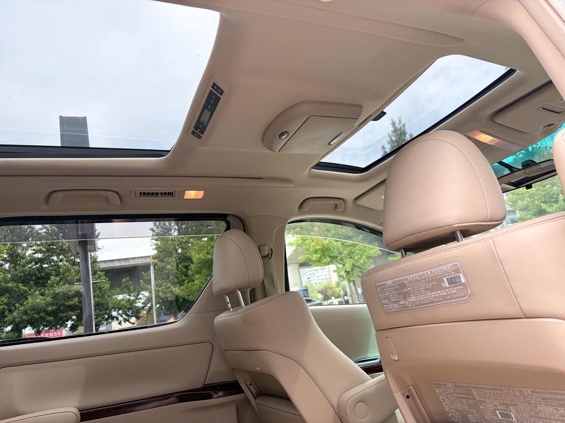 Vehicle photo 17