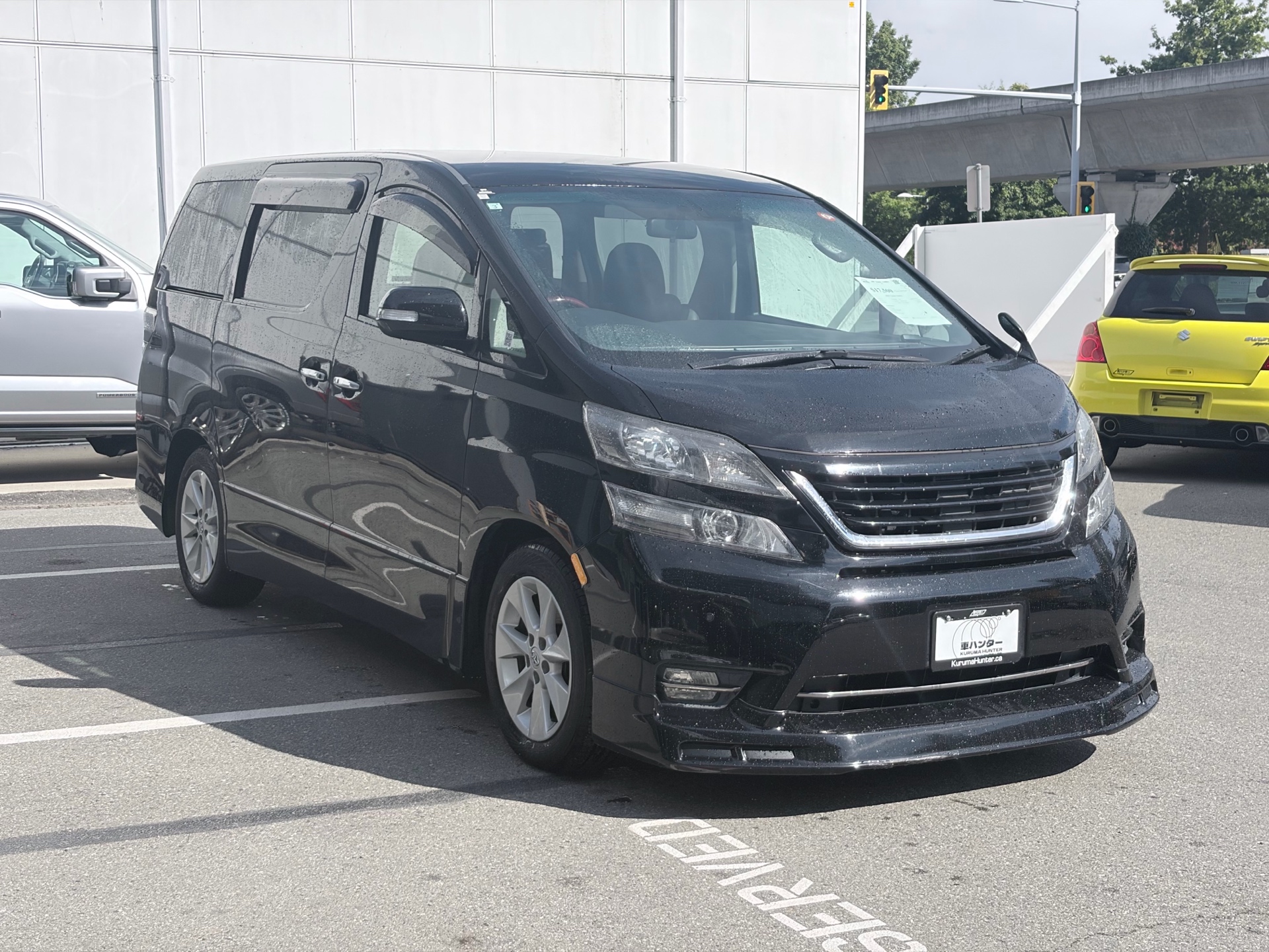 Vehicle photo 2