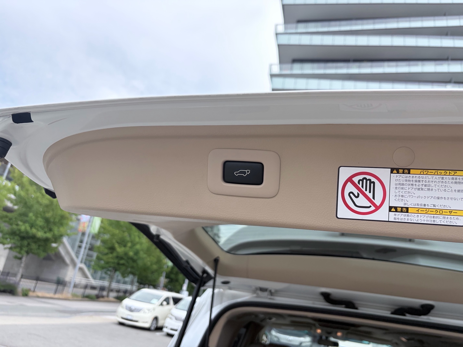 Vehicle photo 19