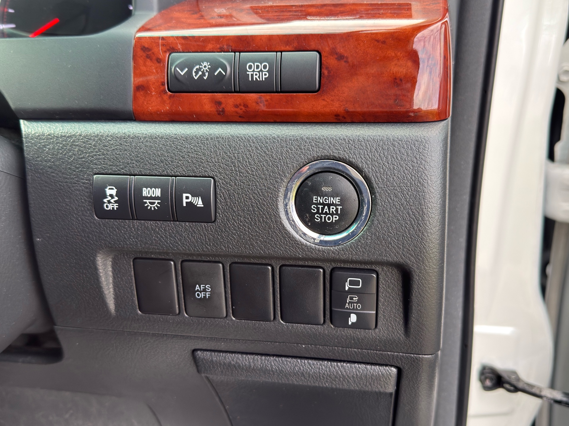 Vehicle photo 11