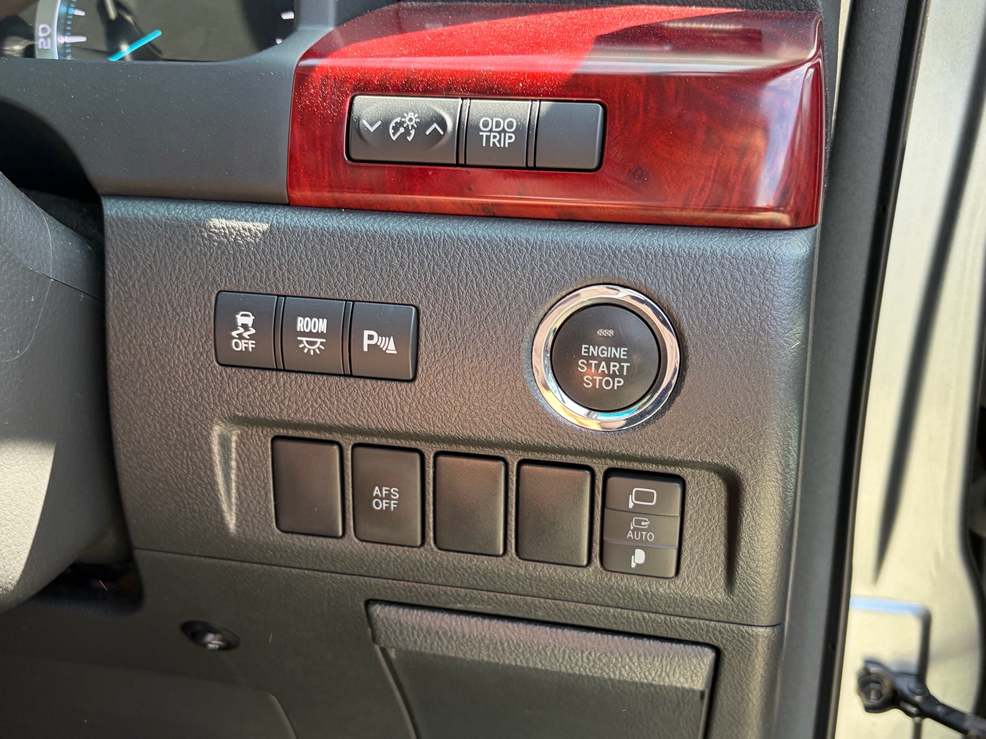 Vehicle photo 10