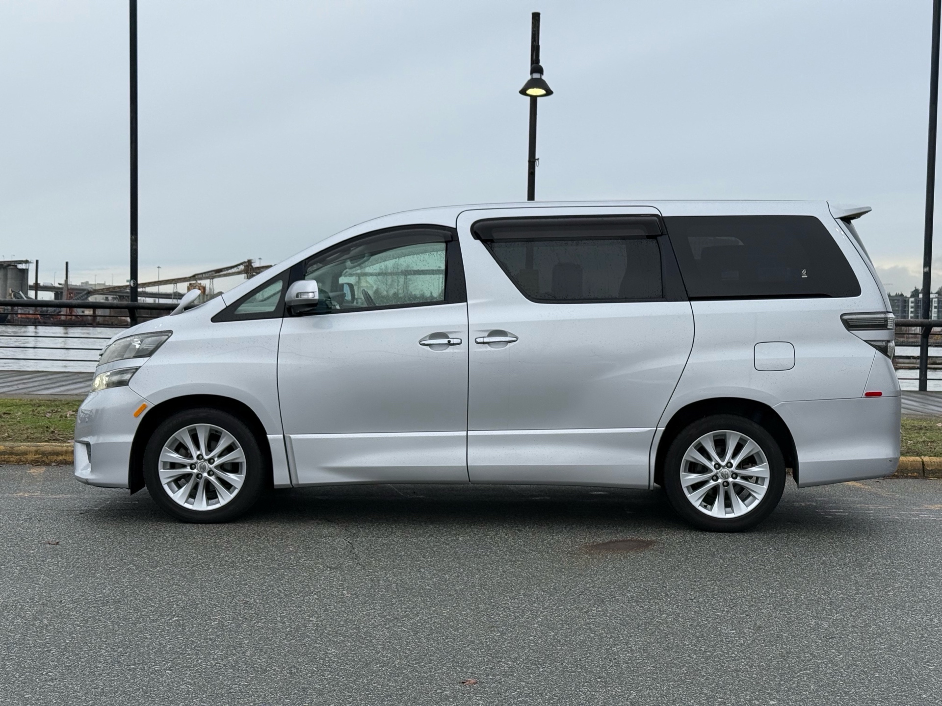 Vehicle photo 4