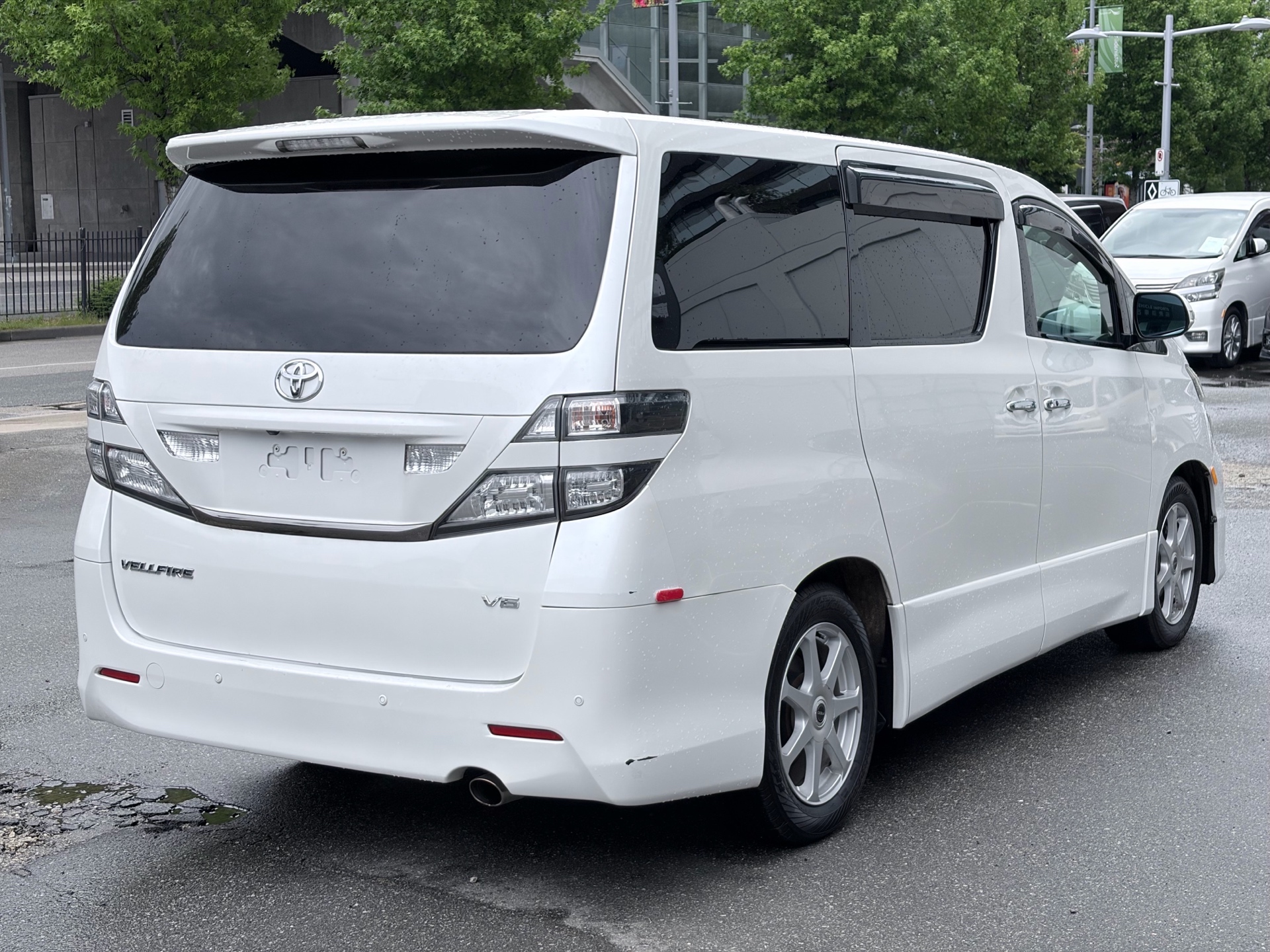 Vehicle photo 7