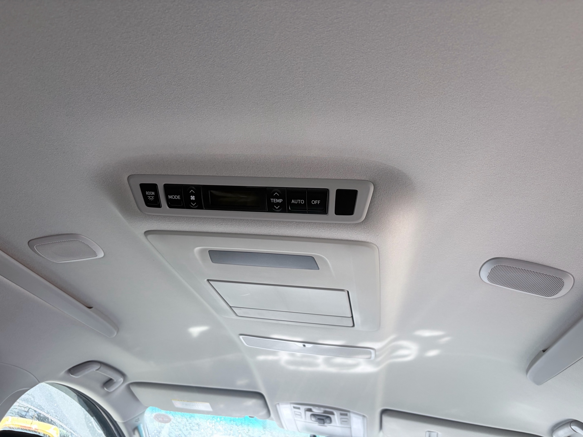 Vehicle photo 15