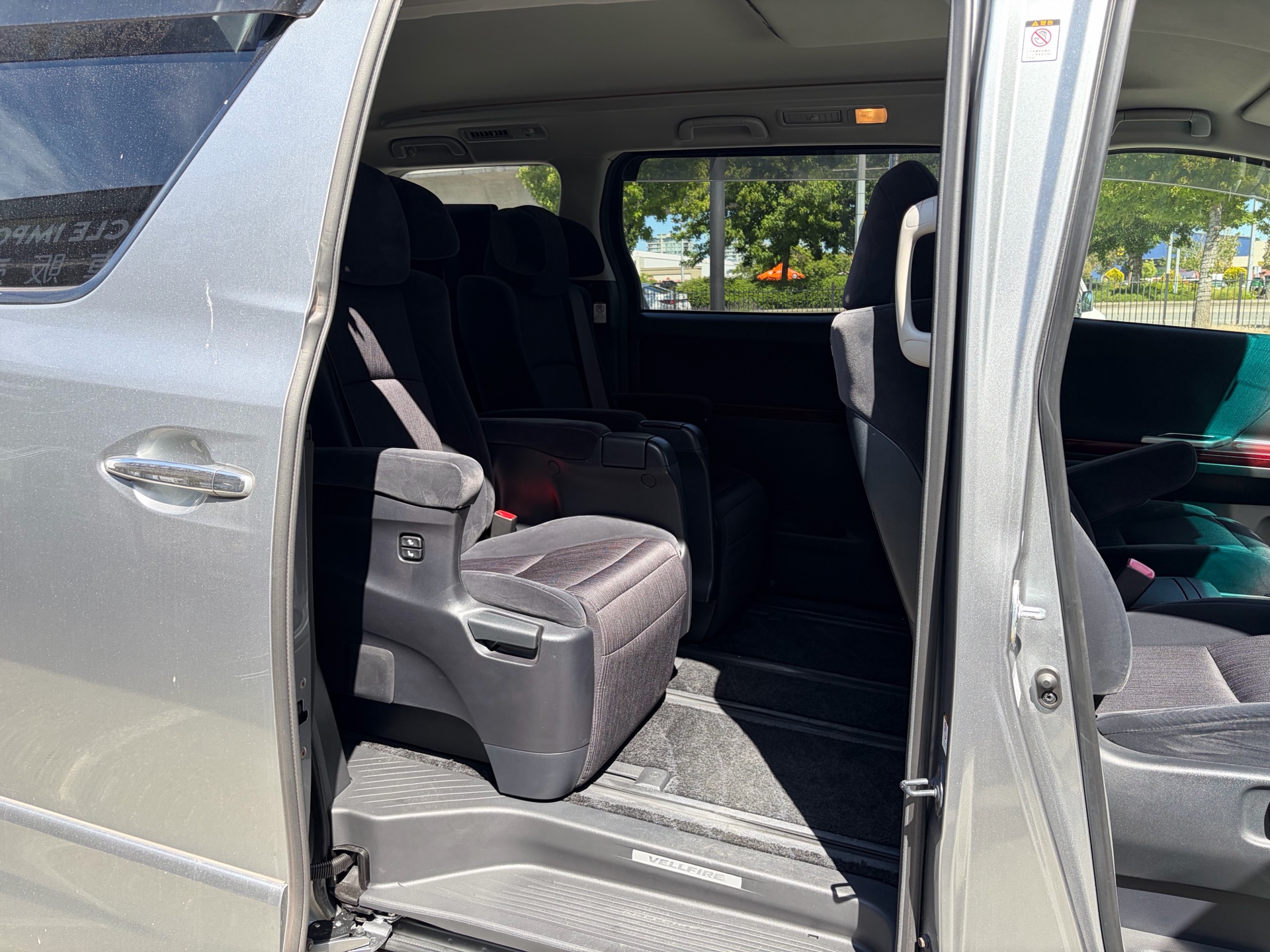 Vehicle photo 13