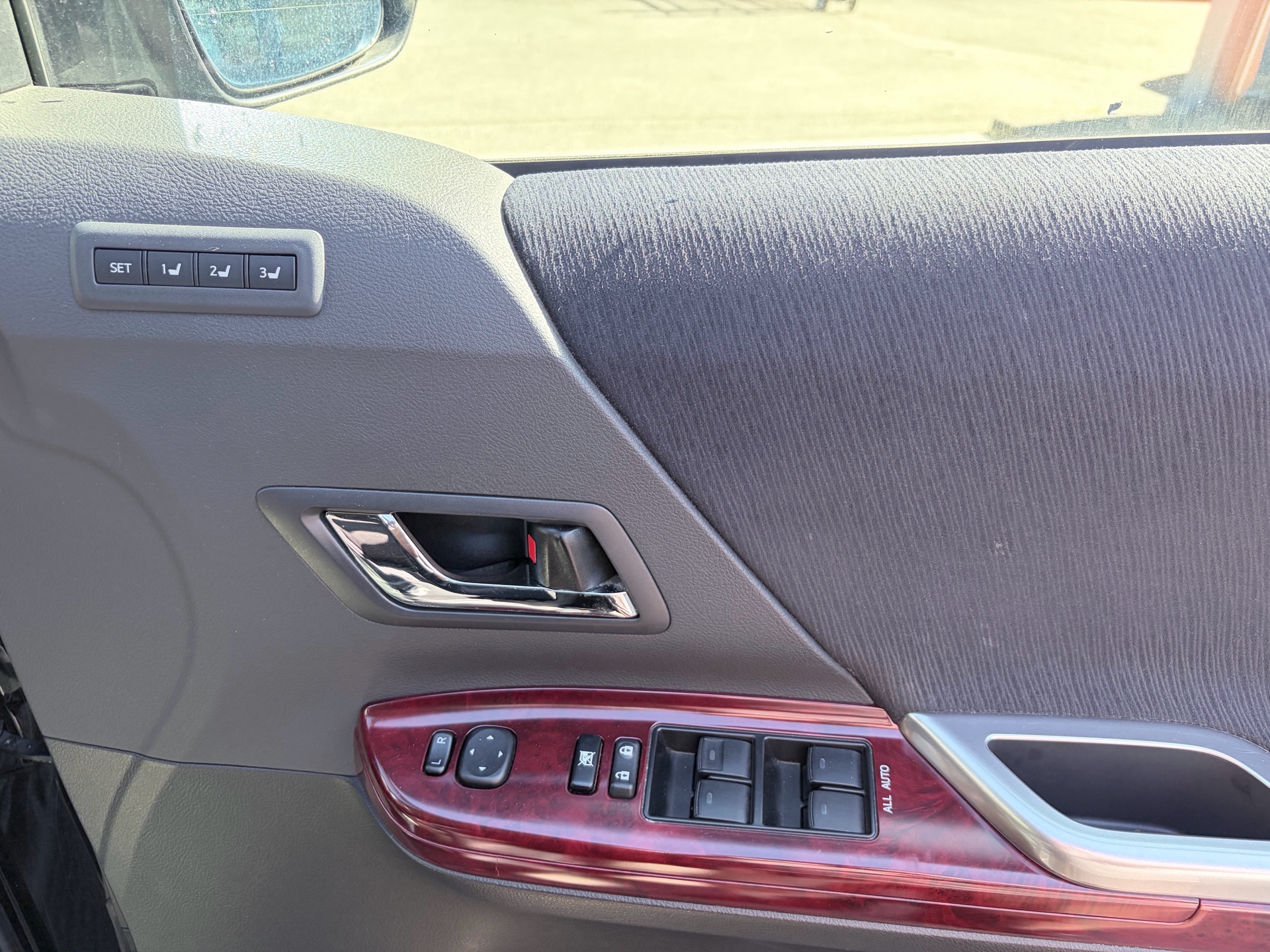 Vehicle photo 14