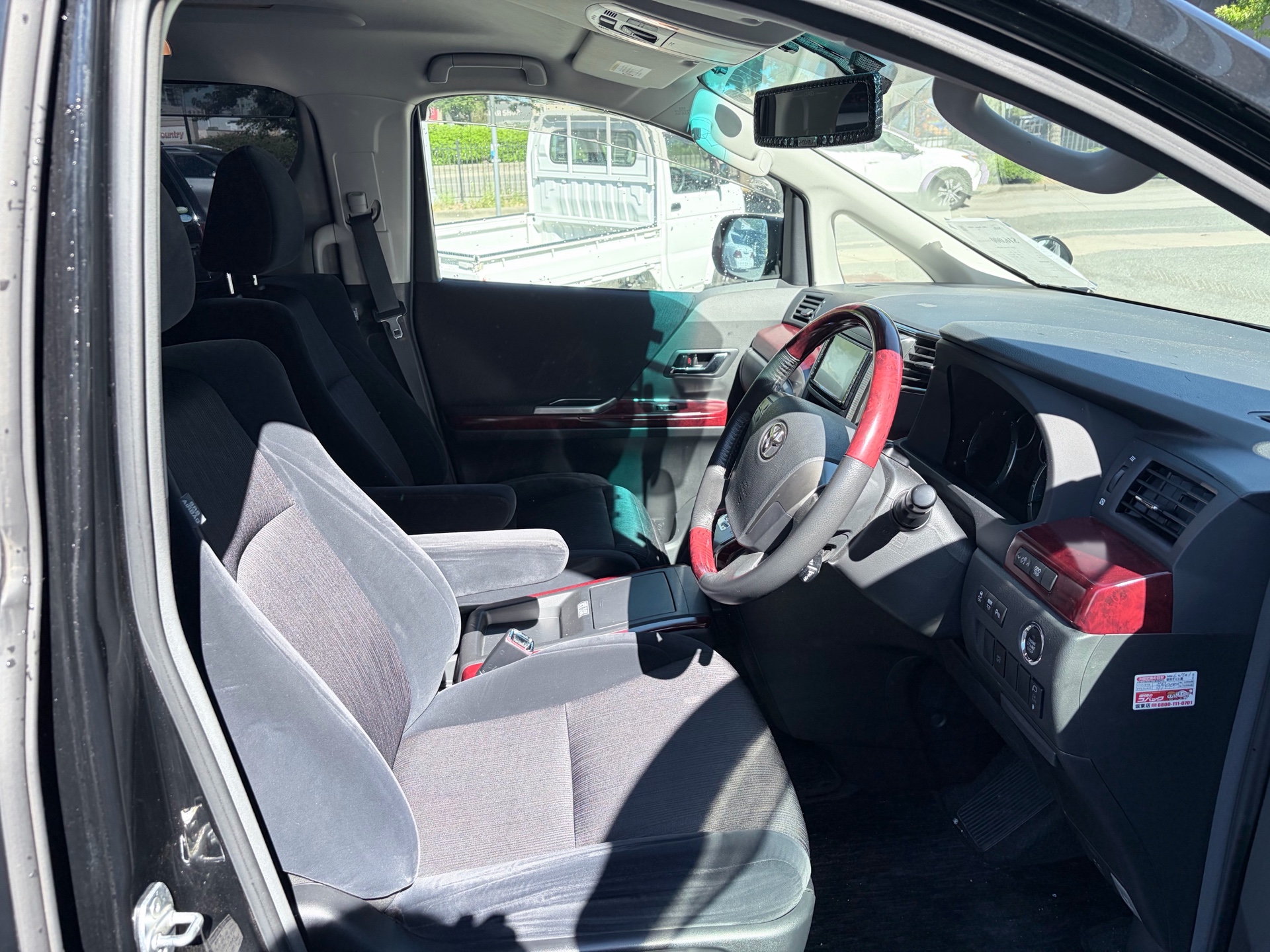 Vehicle photo 15
