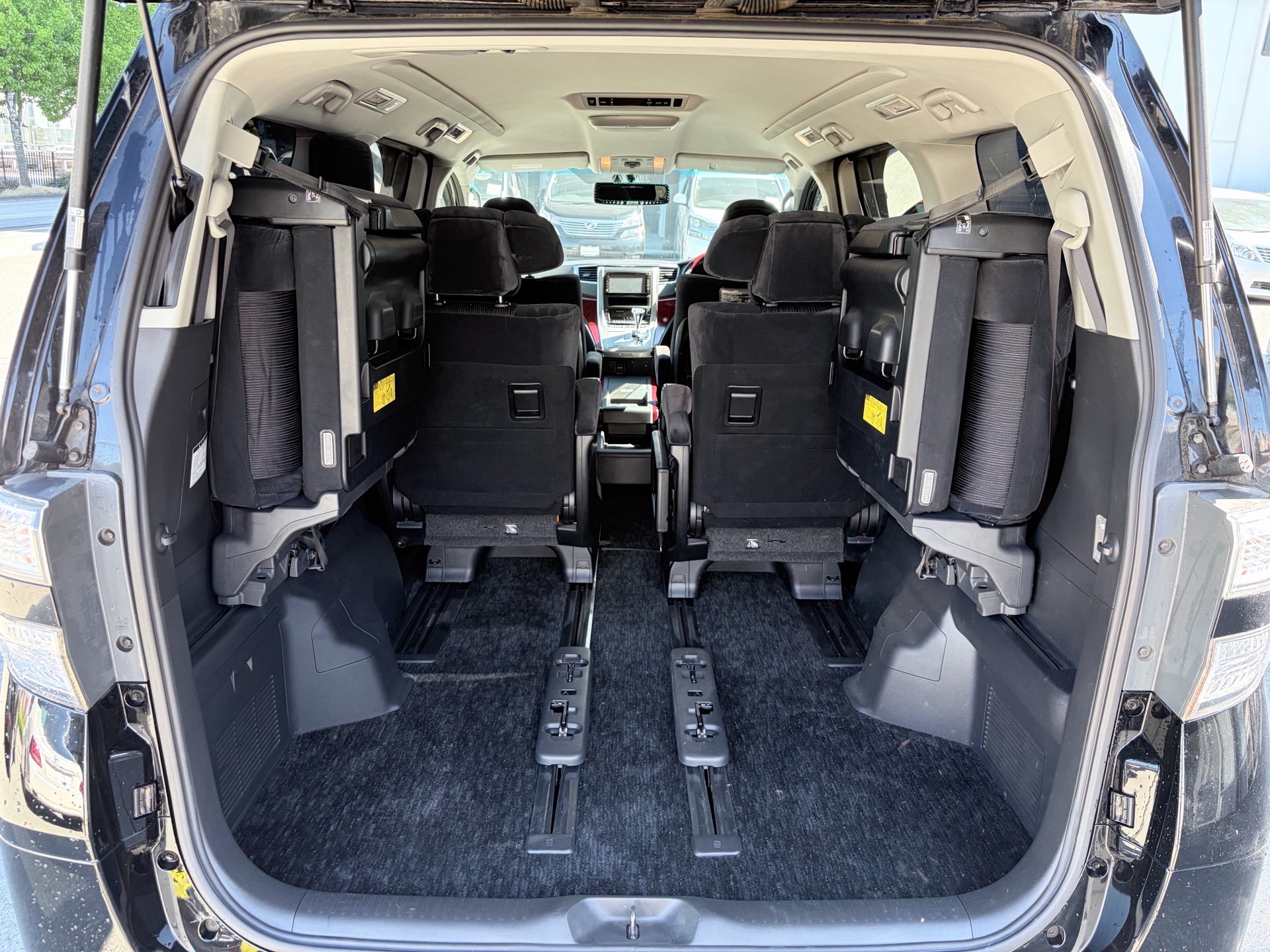 Vehicle photo 17