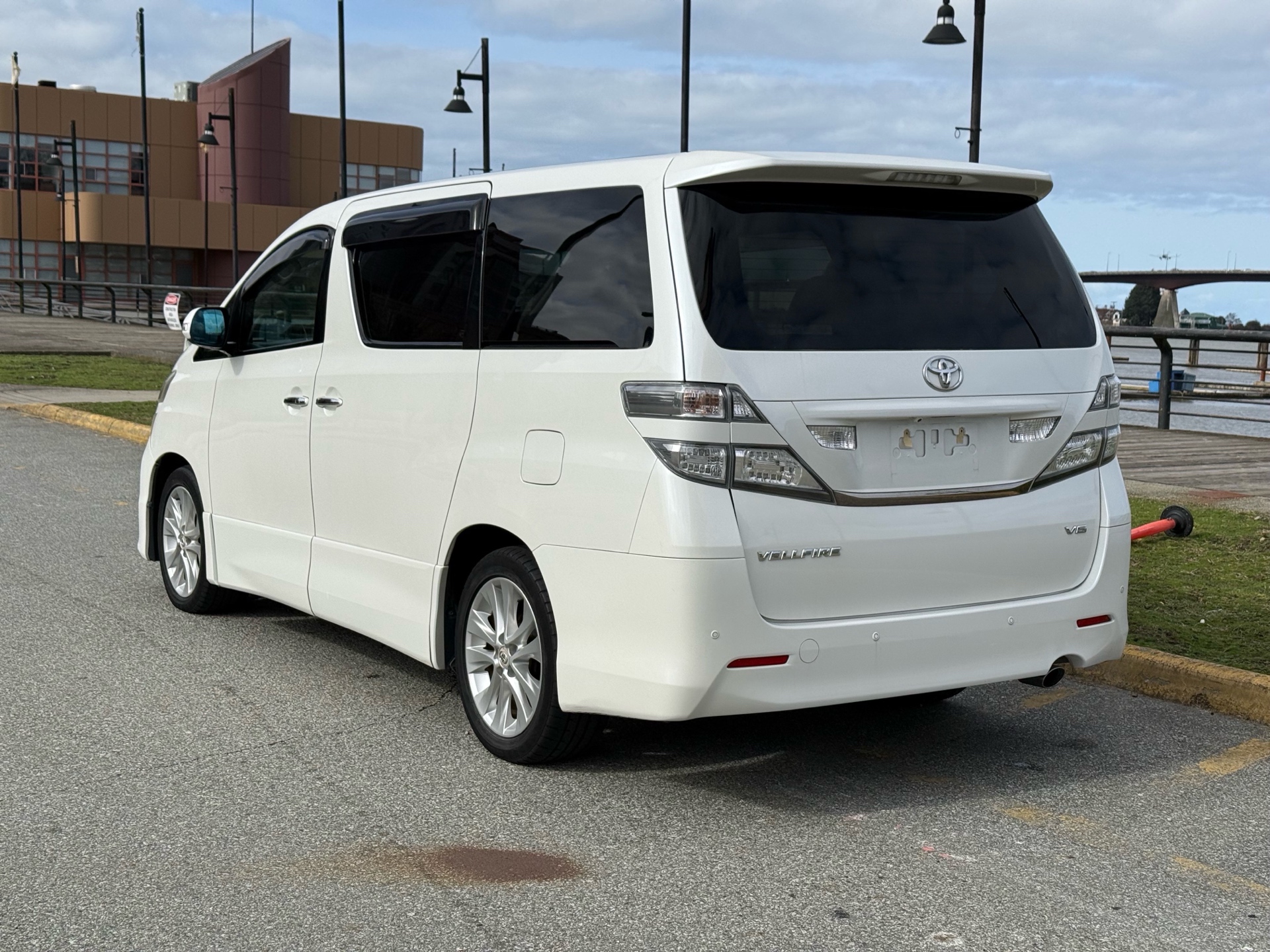 Vehicle photo 4