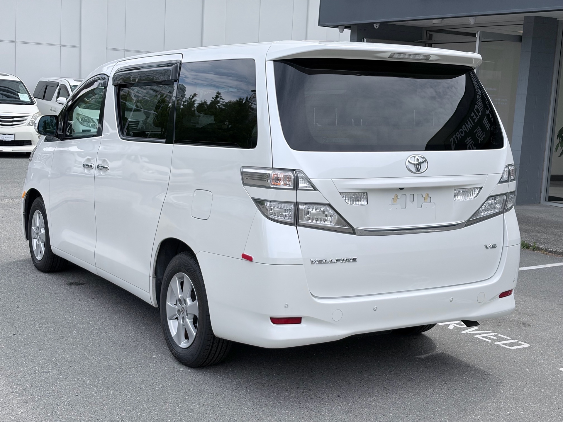 Vehicle photo 4