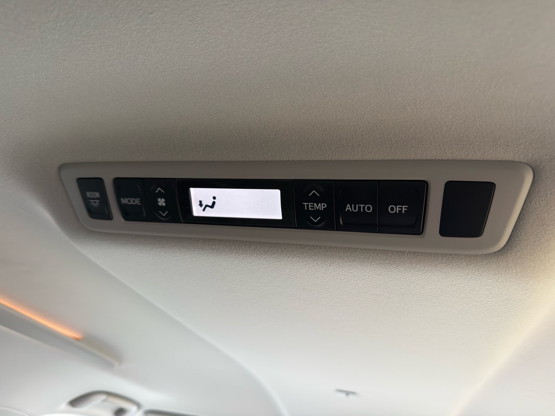 Vehicle photo 14