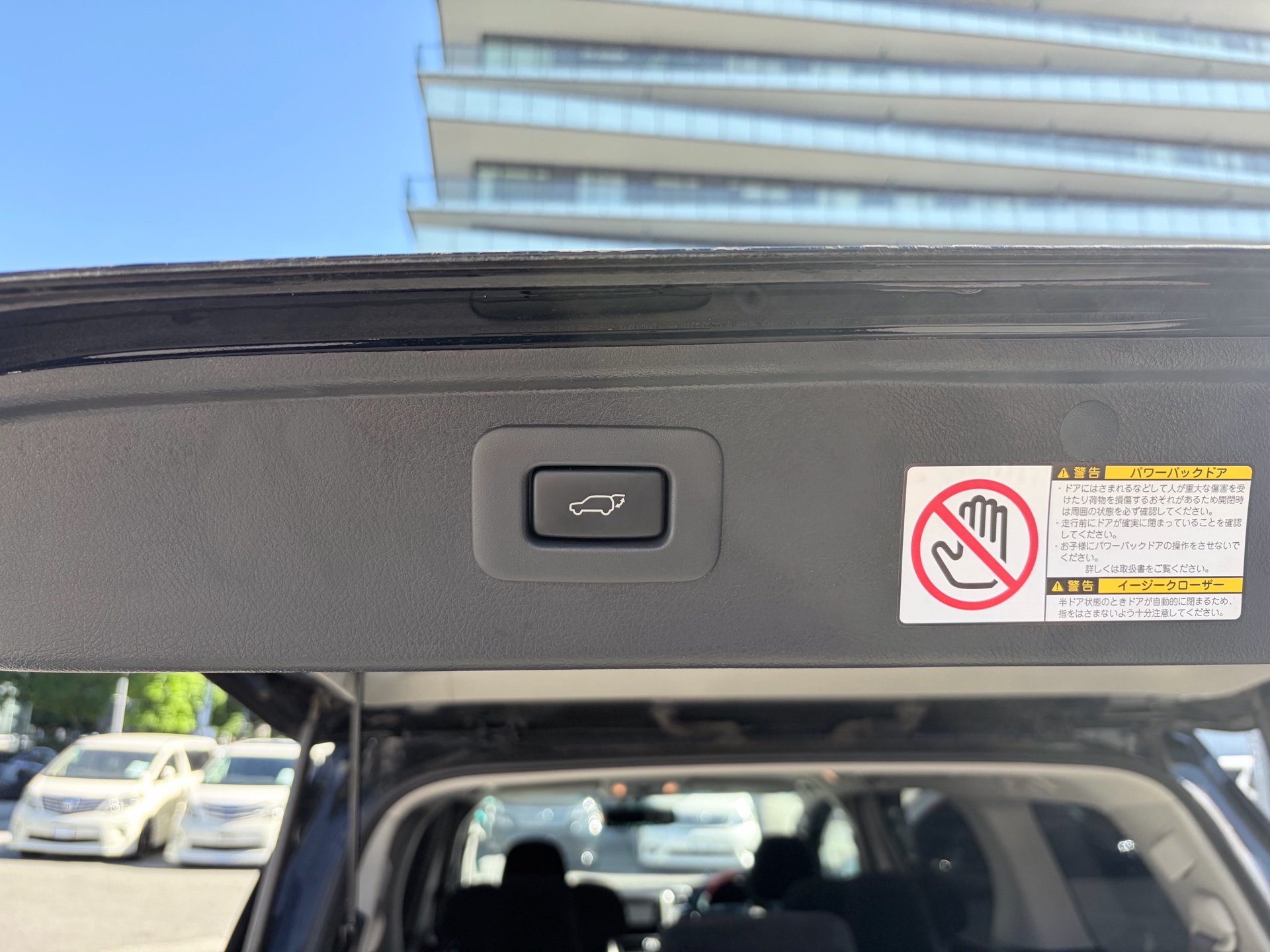 Vehicle photo 19