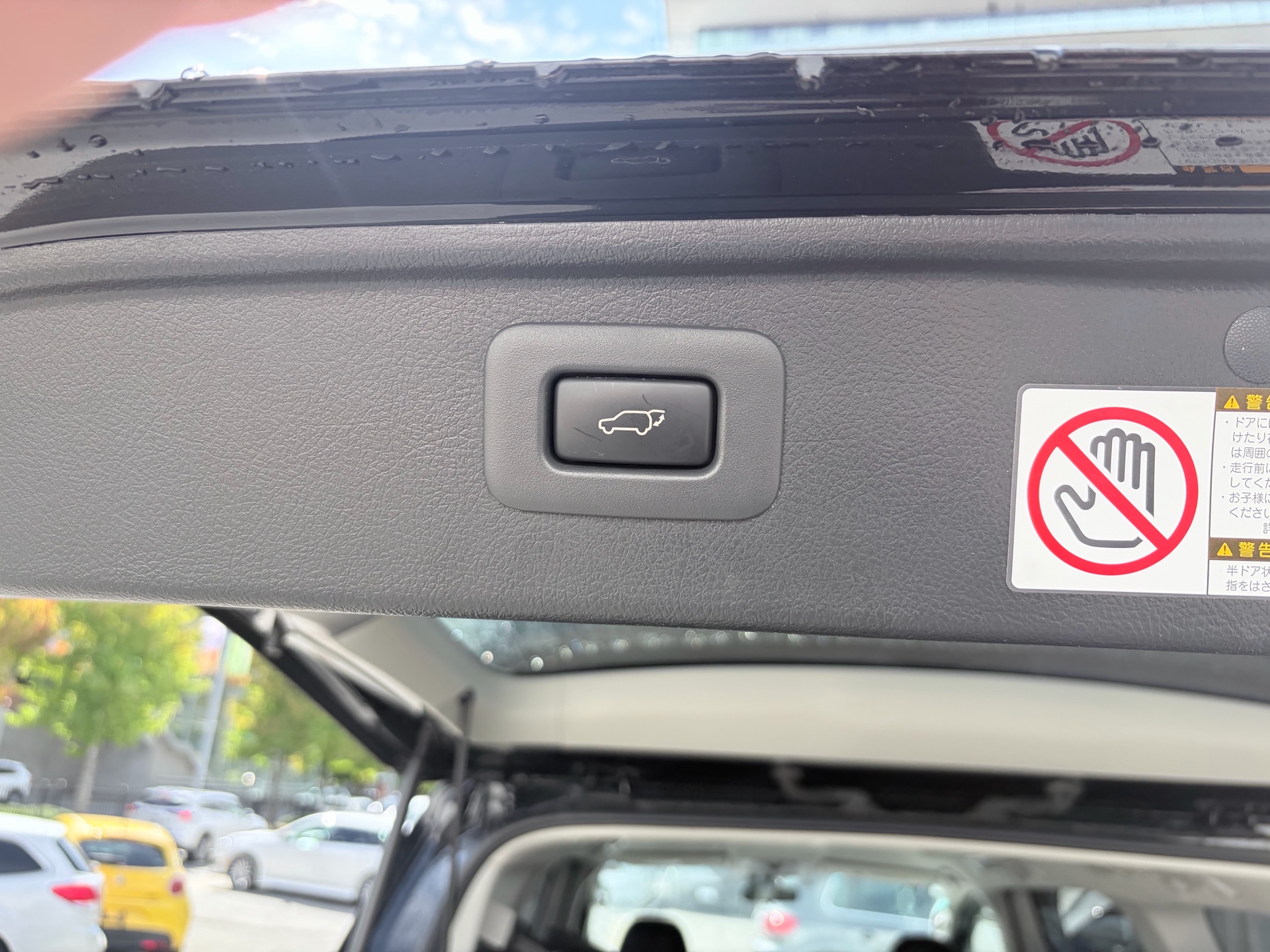 Vehicle photo 22