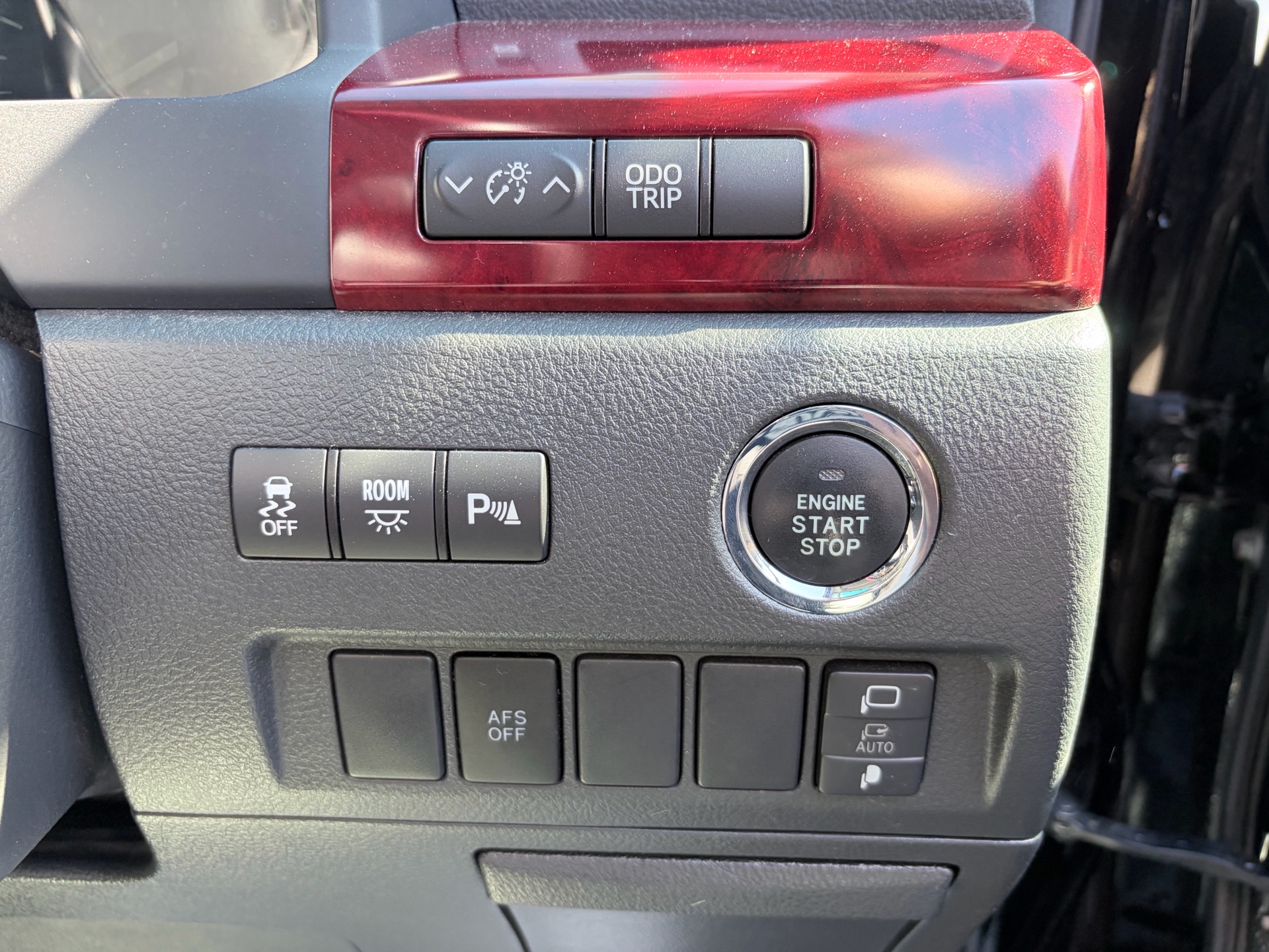 Vehicle photo 13