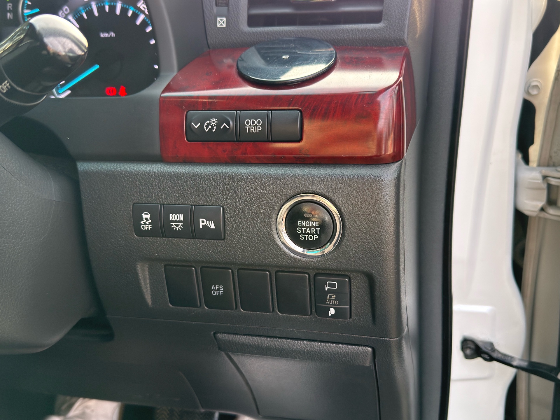 Vehicle photo 10