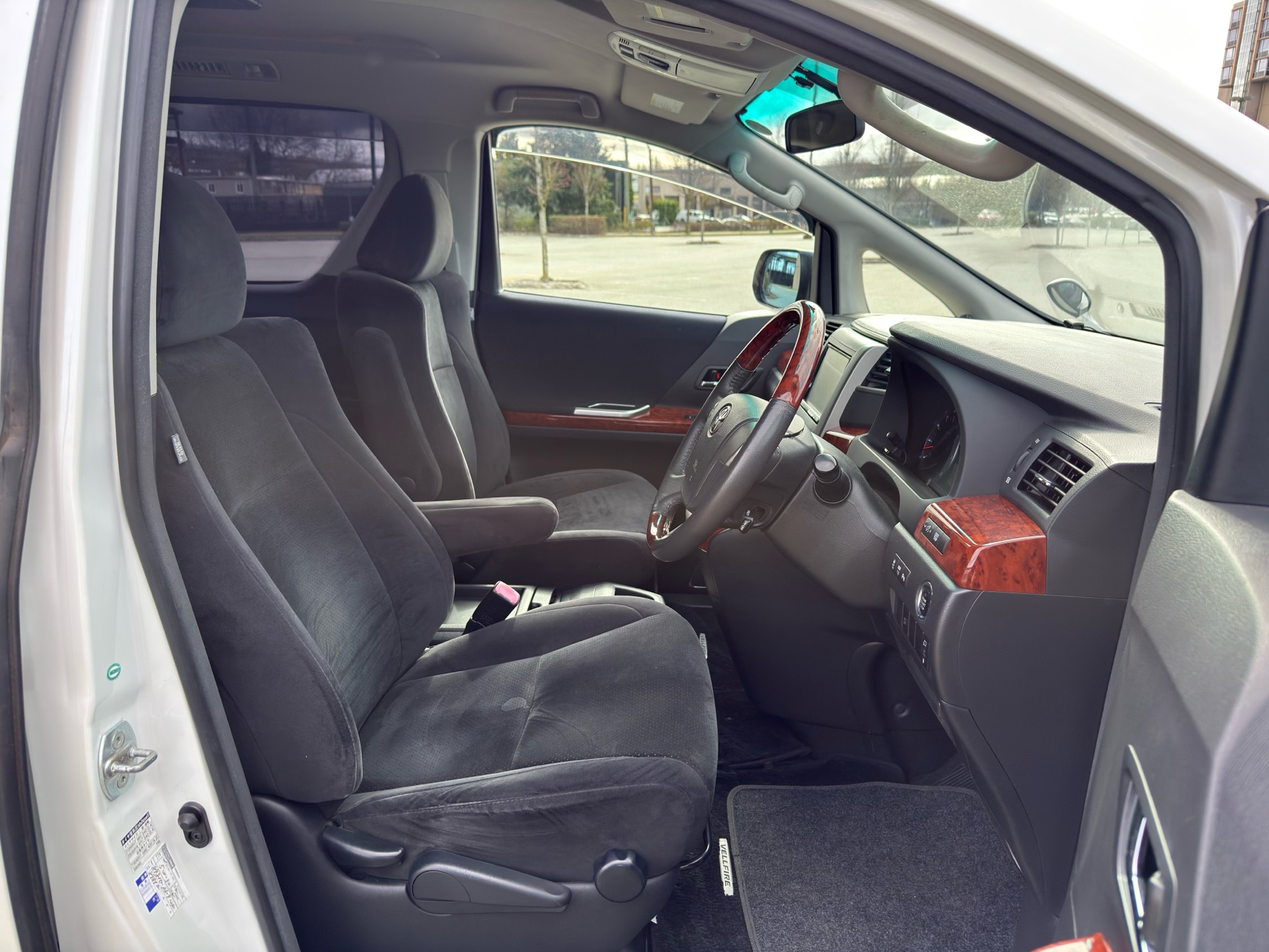 Vehicle photo 13