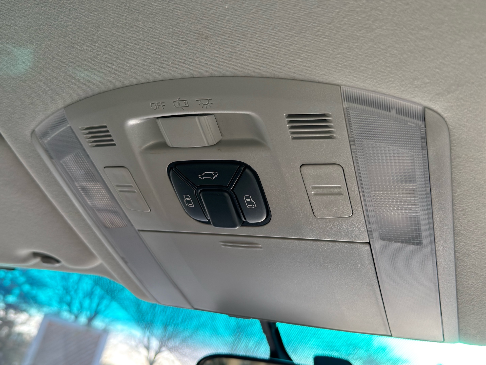 Vehicle photo 9