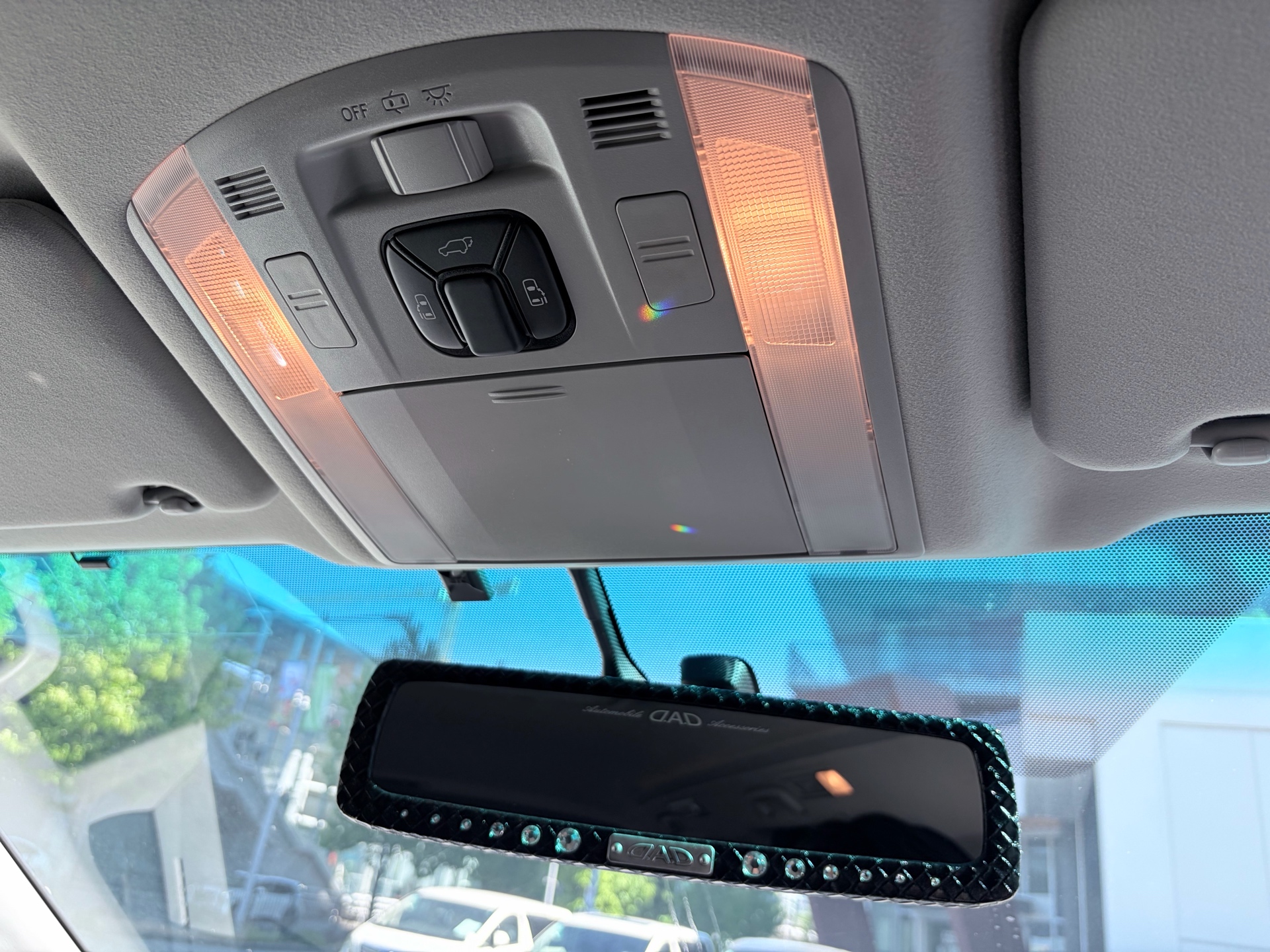 Vehicle photo 12