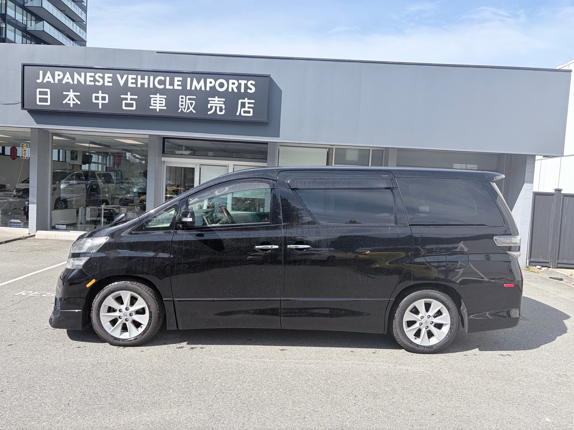 Vehicle photo 4
