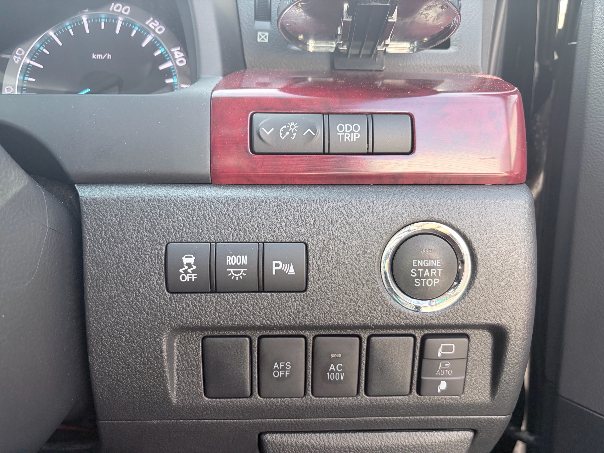 Vehicle photo 13