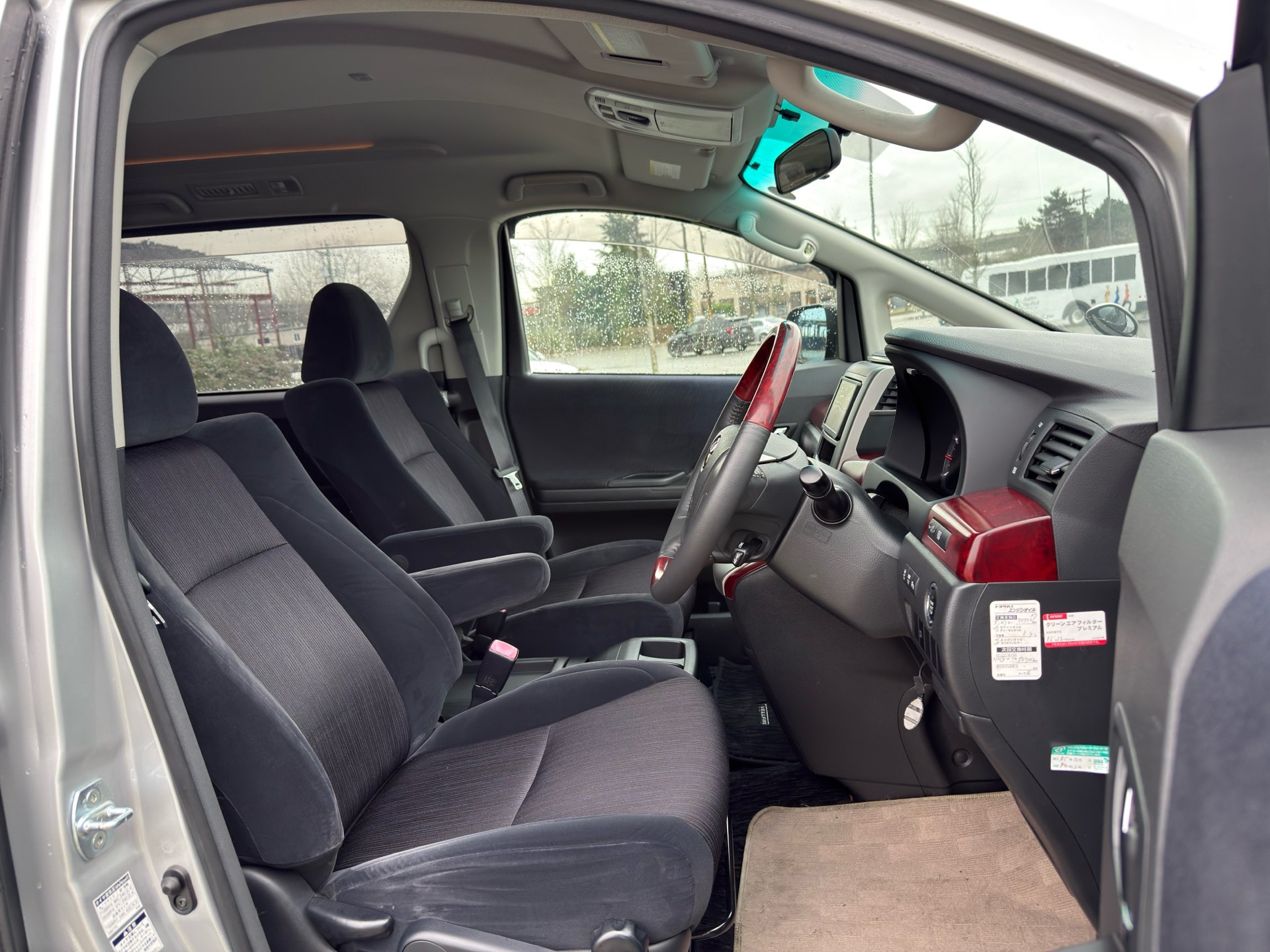 Vehicle photo 12