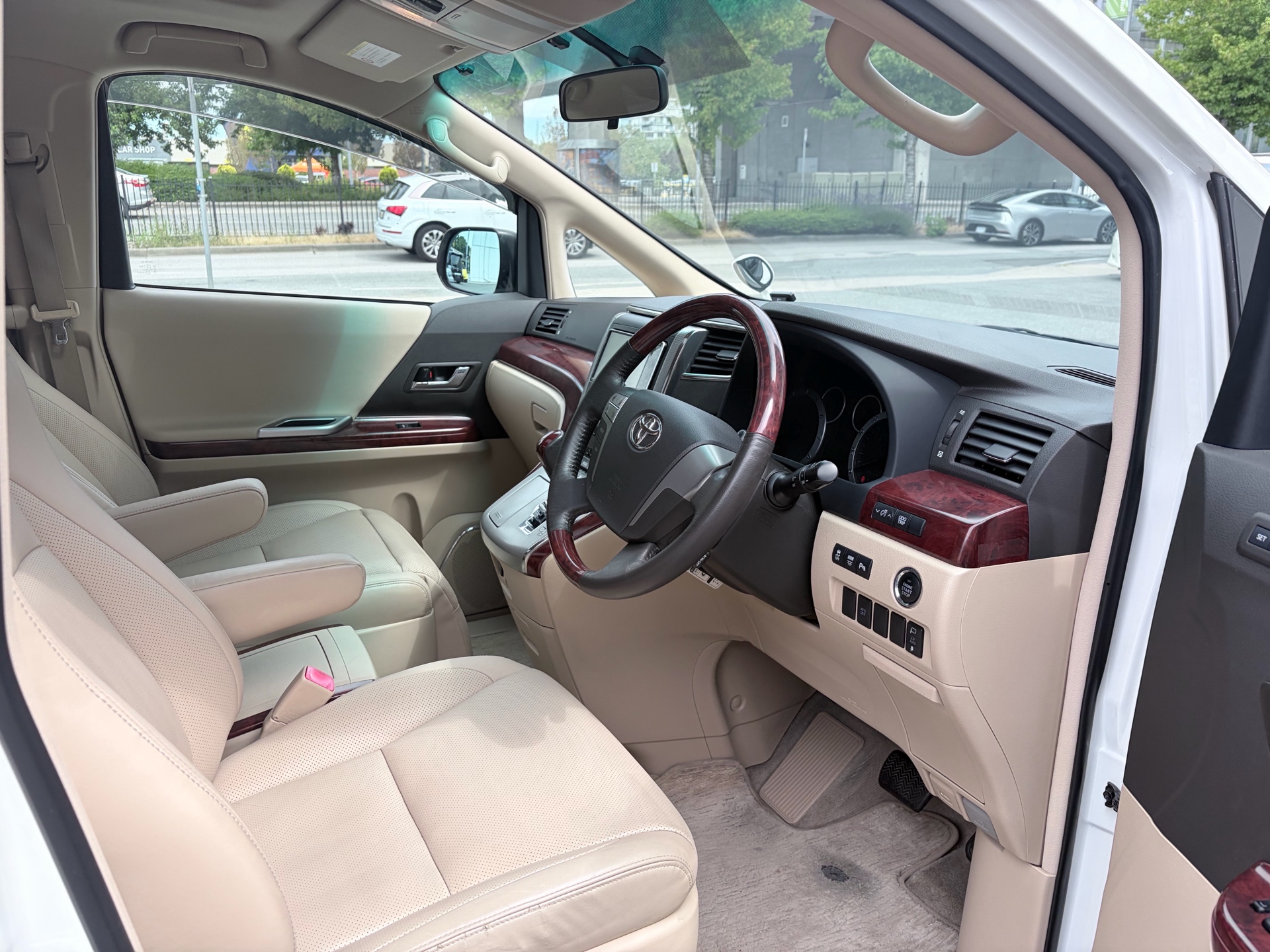 Vehicle photo 15