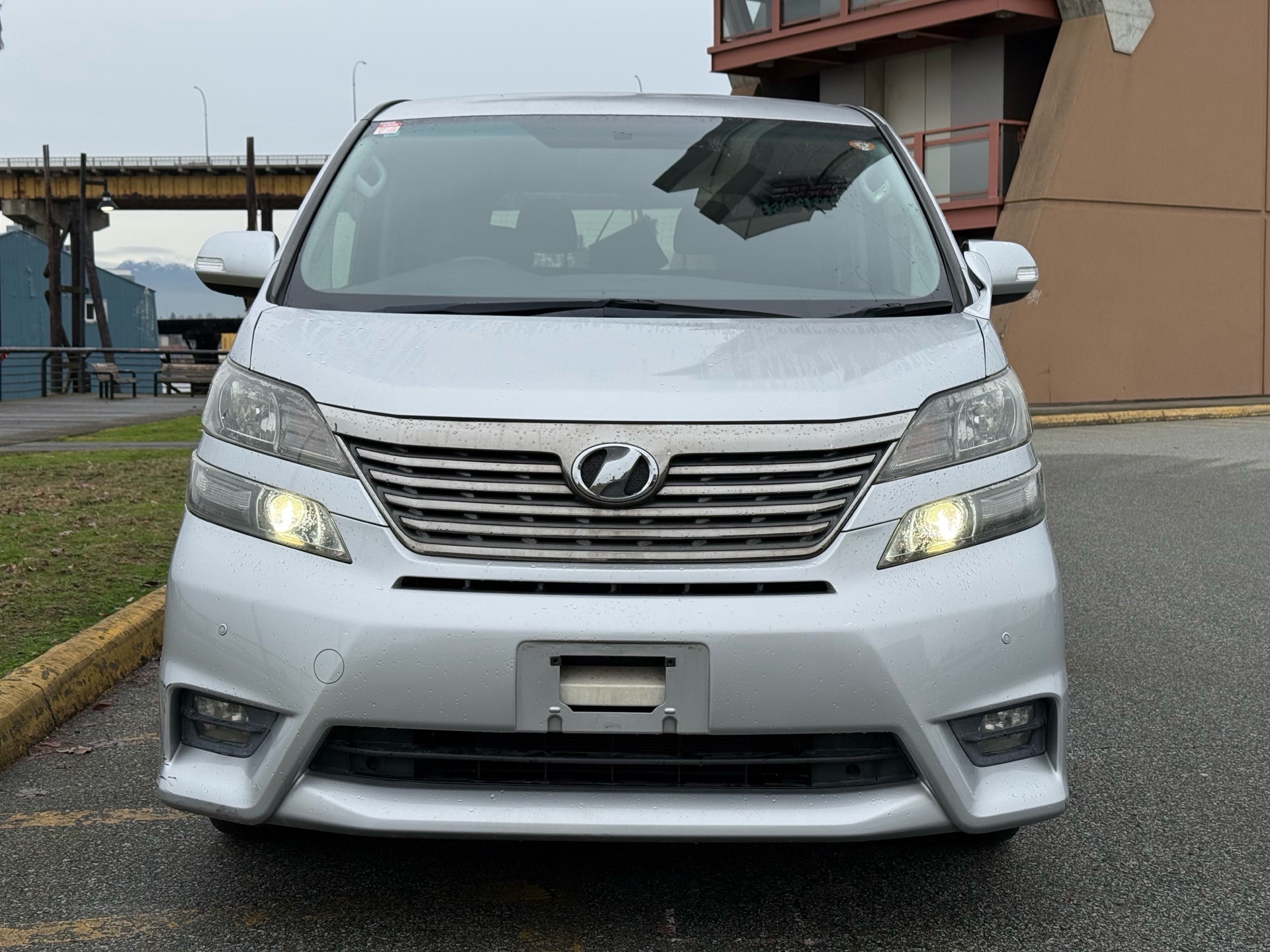 Vehicle photo 2