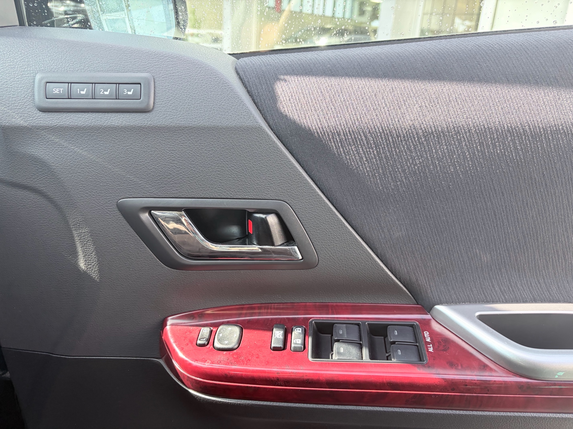 Vehicle photo 14