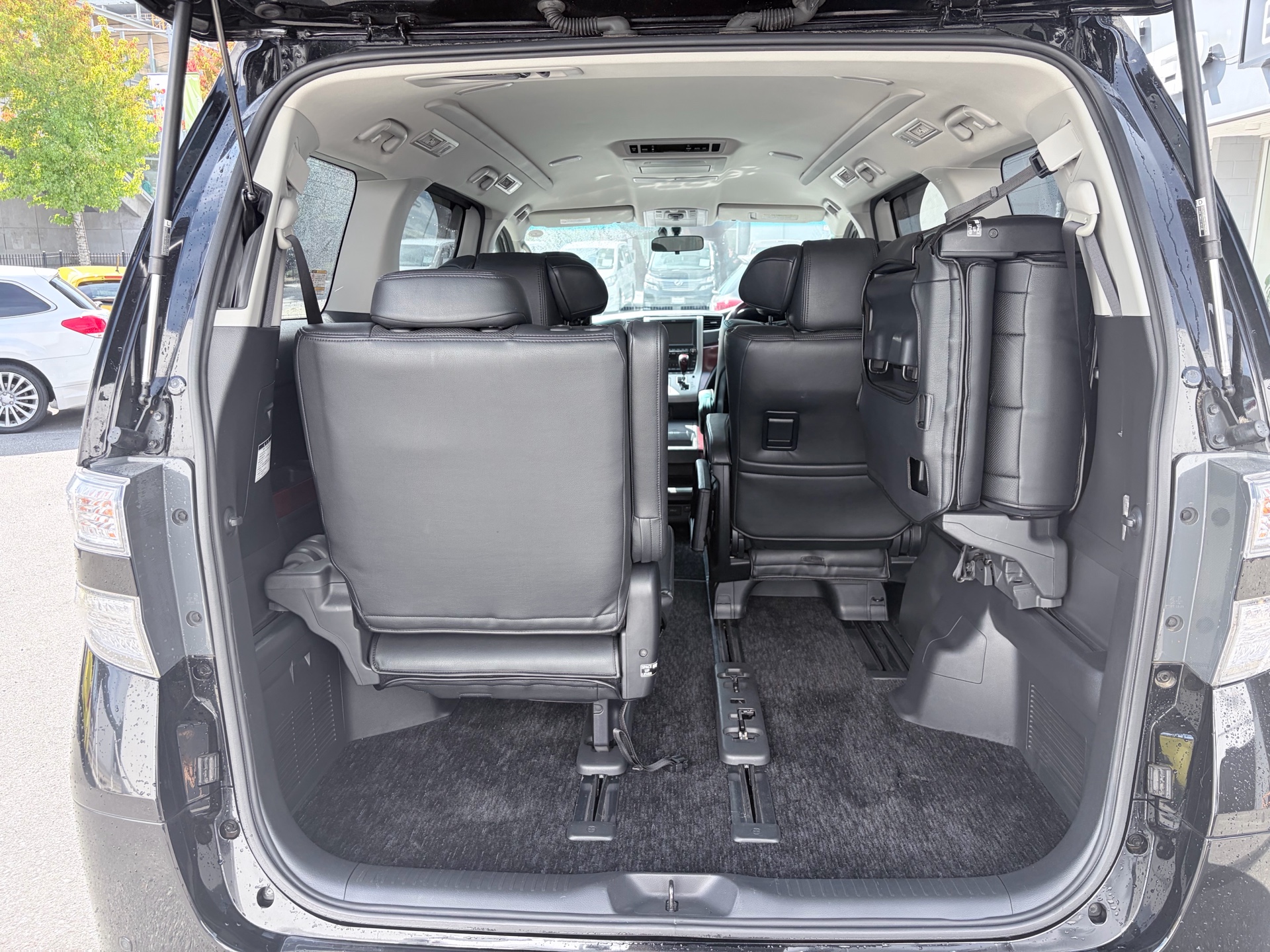 Vehicle photo 20