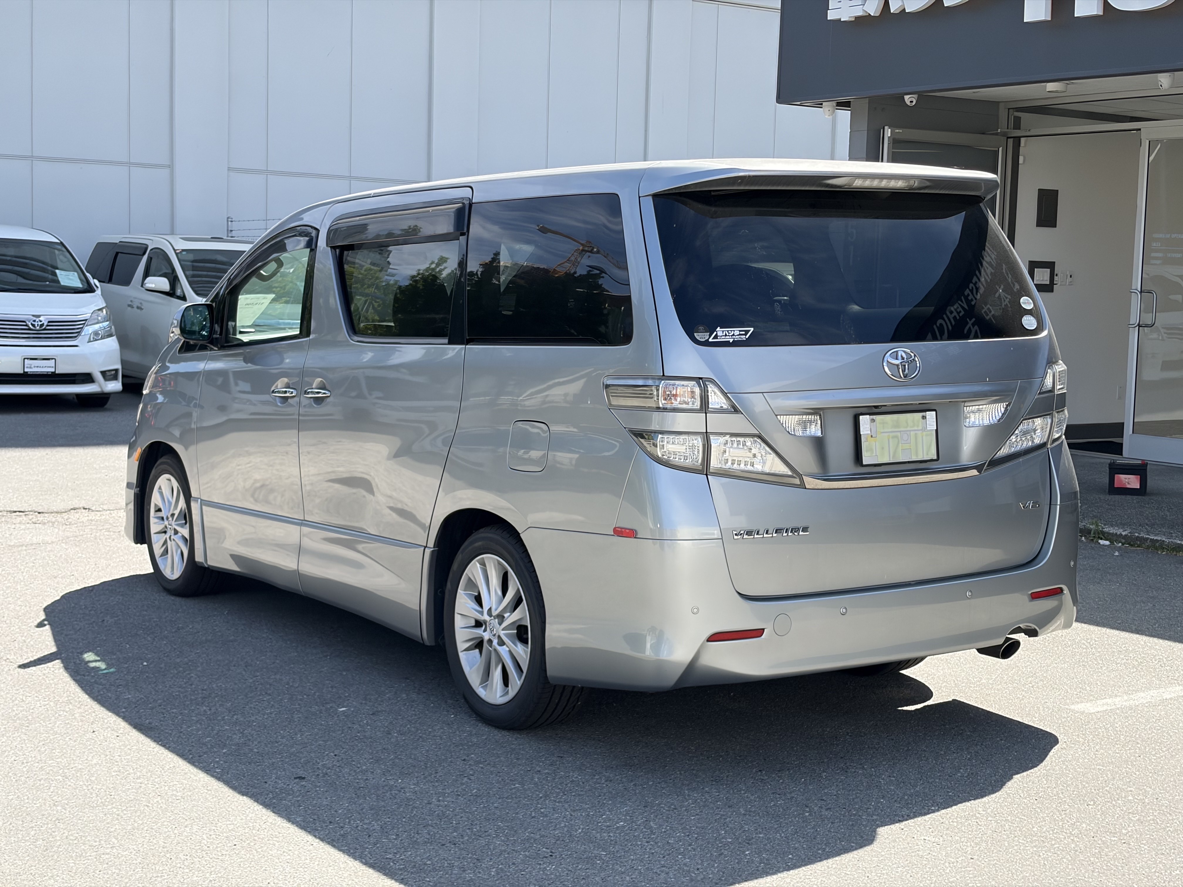 Vehicle photo 4