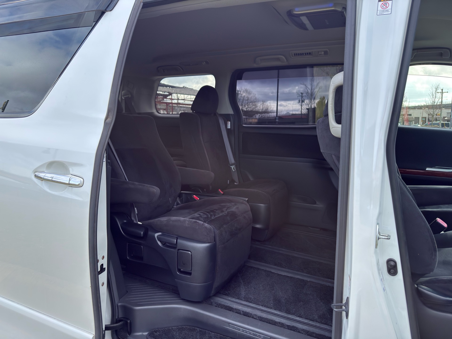 Vehicle photo 14
