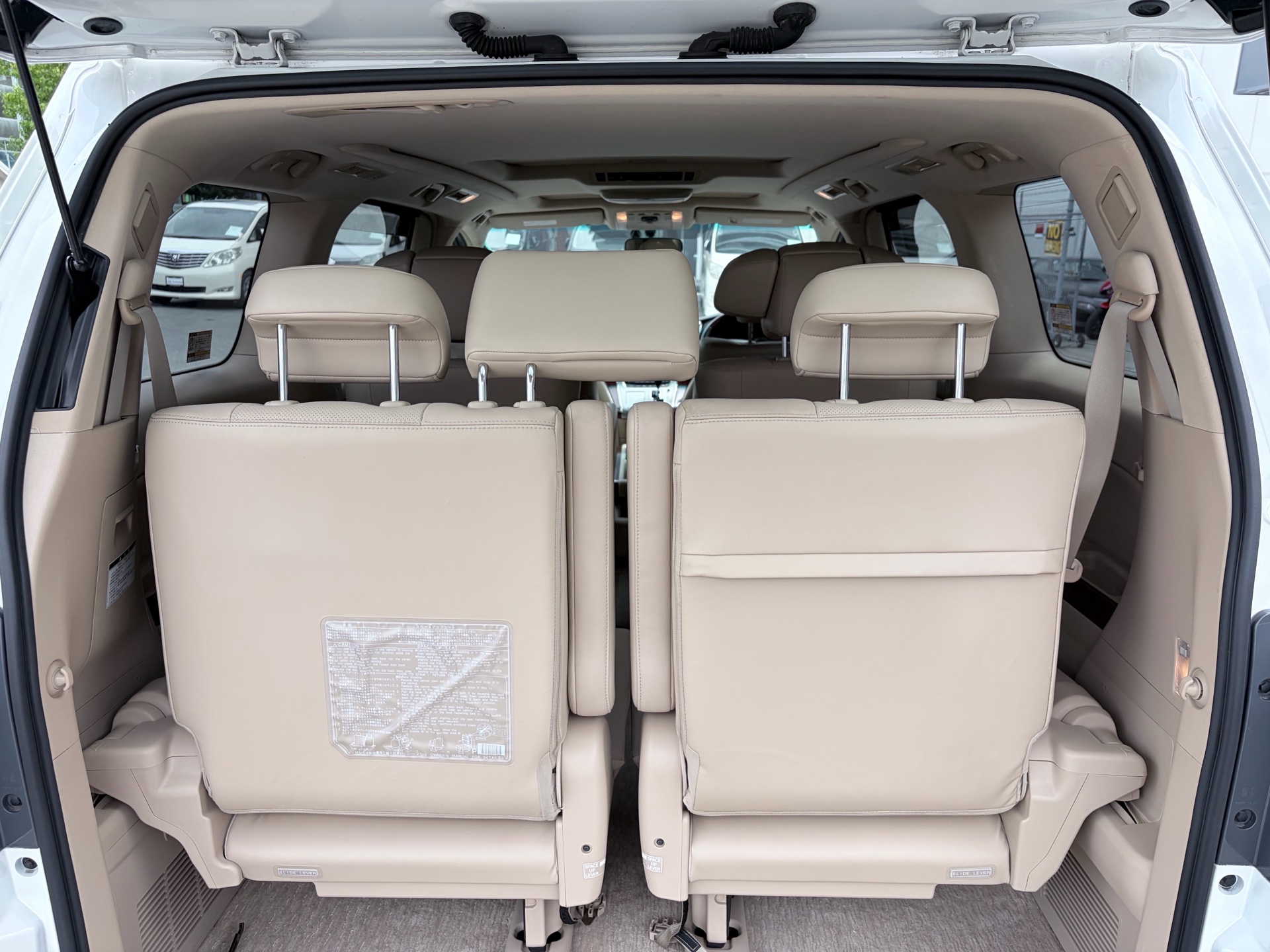 Vehicle photo 18