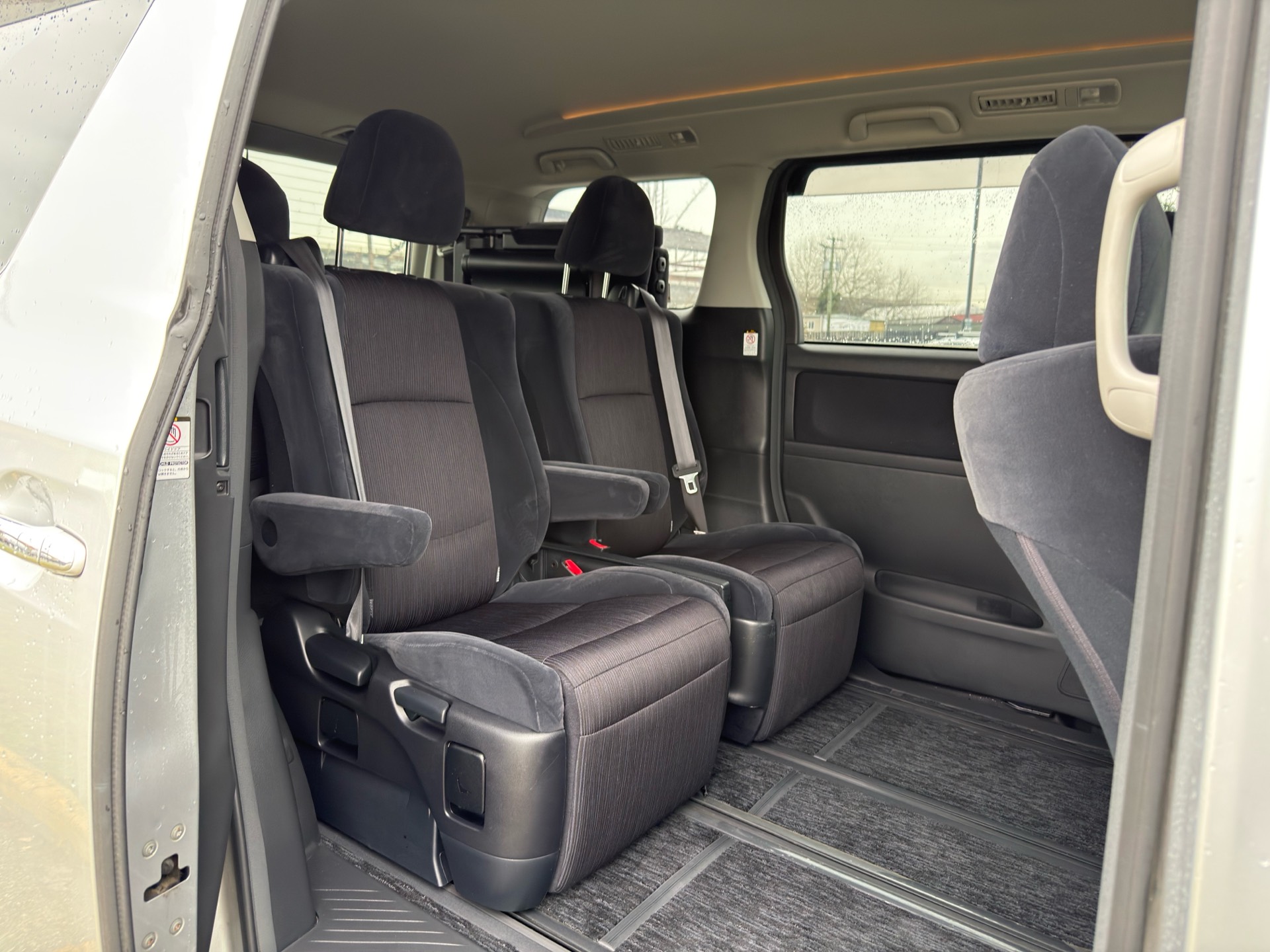 Vehicle photo 13