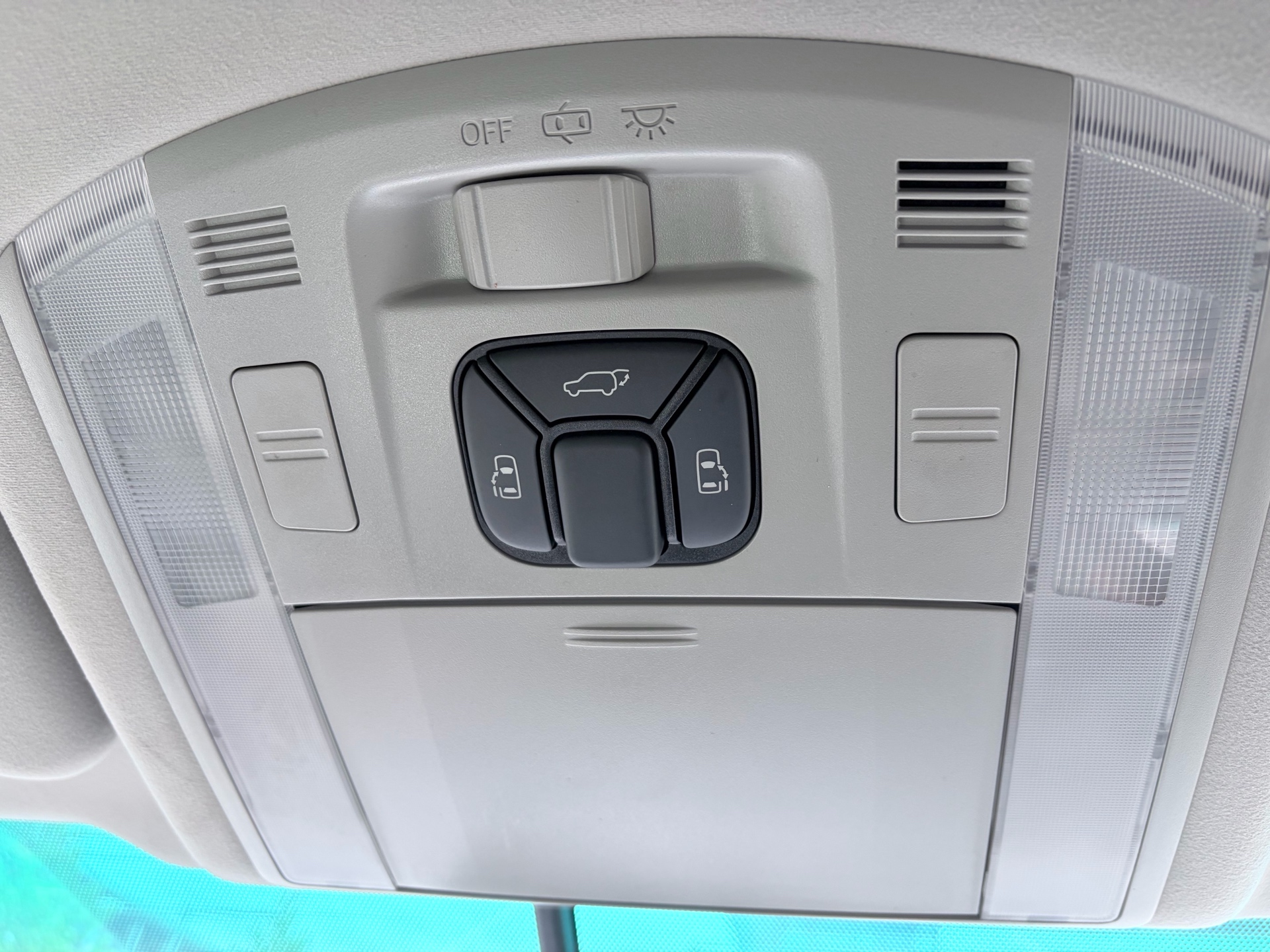 Vehicle photo 15