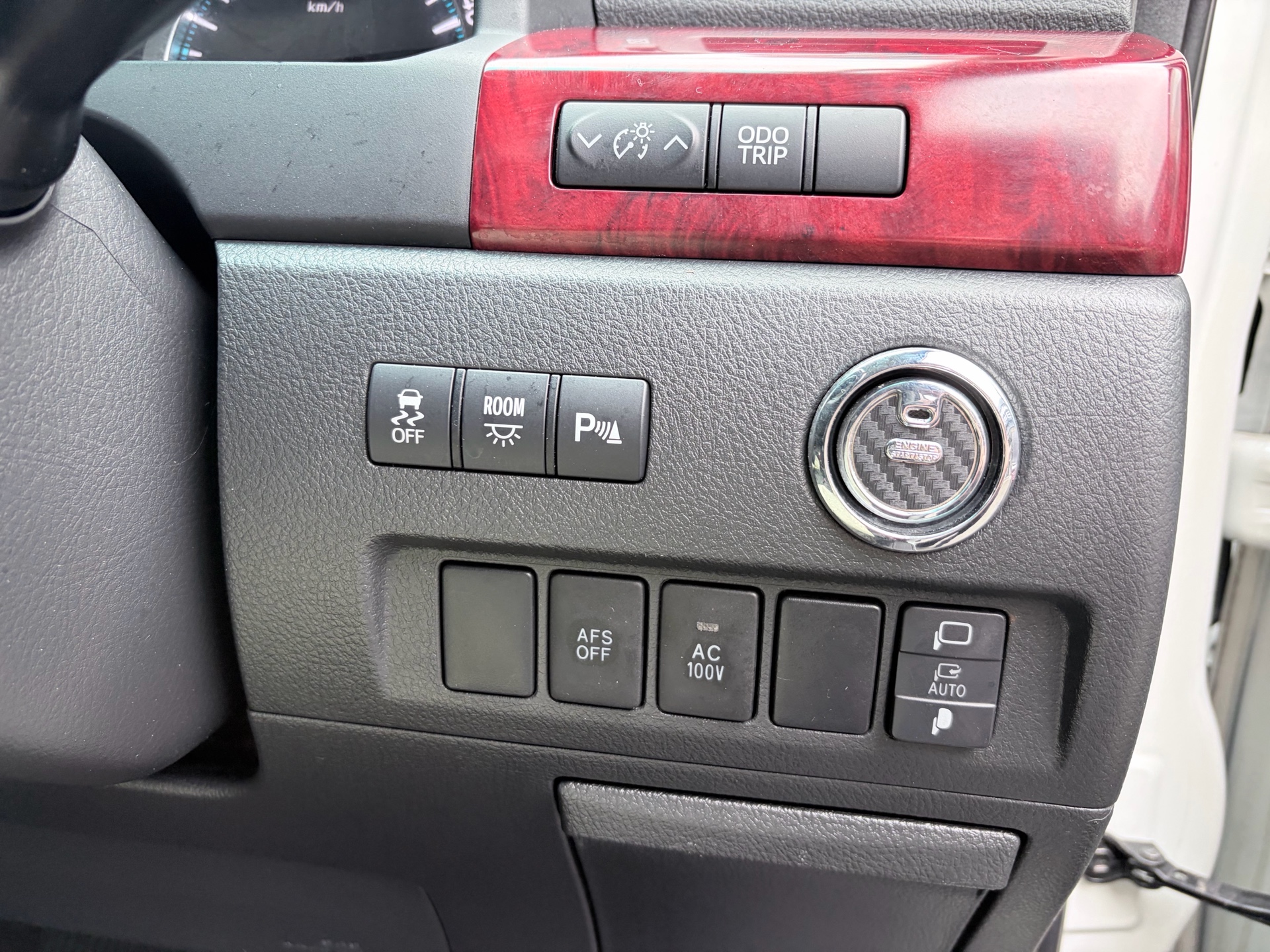Vehicle photo 12